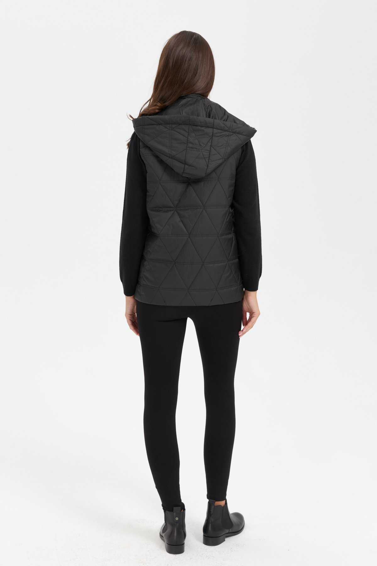 24414Kadın Kapüşonlu Üçgen Desenli Kısa Kapitone Yelek Siyah