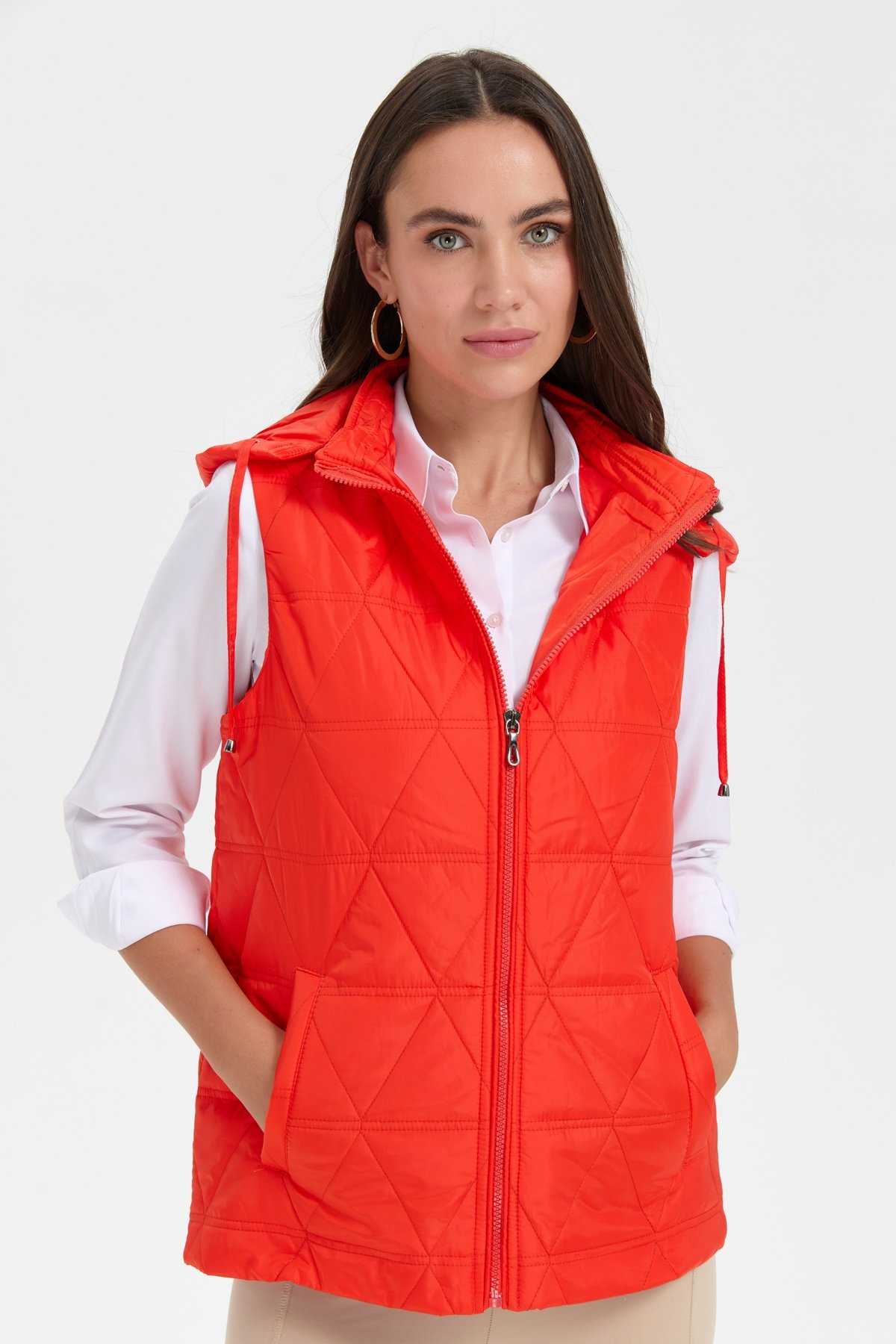 24414Kadın Kapüşonlu Üçgen Desenli Kısa Kapitone Yelek Oranj