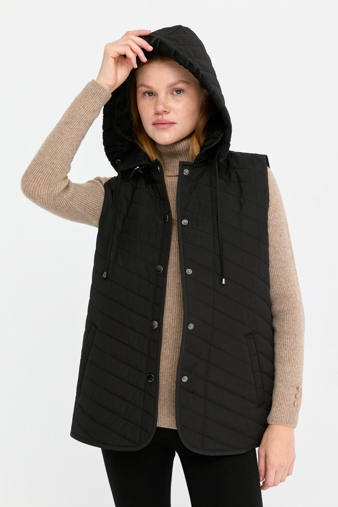 24422Kadın Kapüşonlu Yan Cepli Kapitone Yelek Siyah