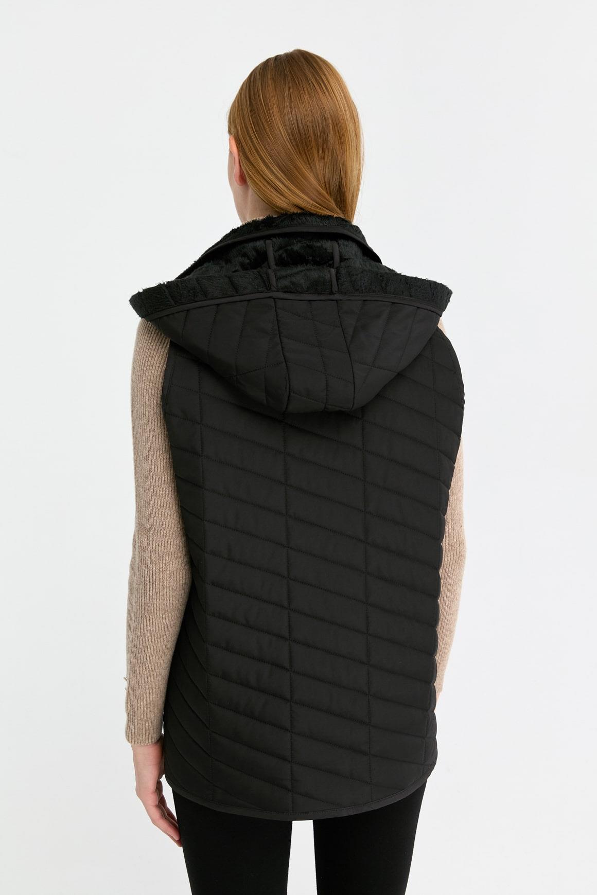 24422Kadın Kapüşonlu Yan Cepli Kapitone Yelek Siyah