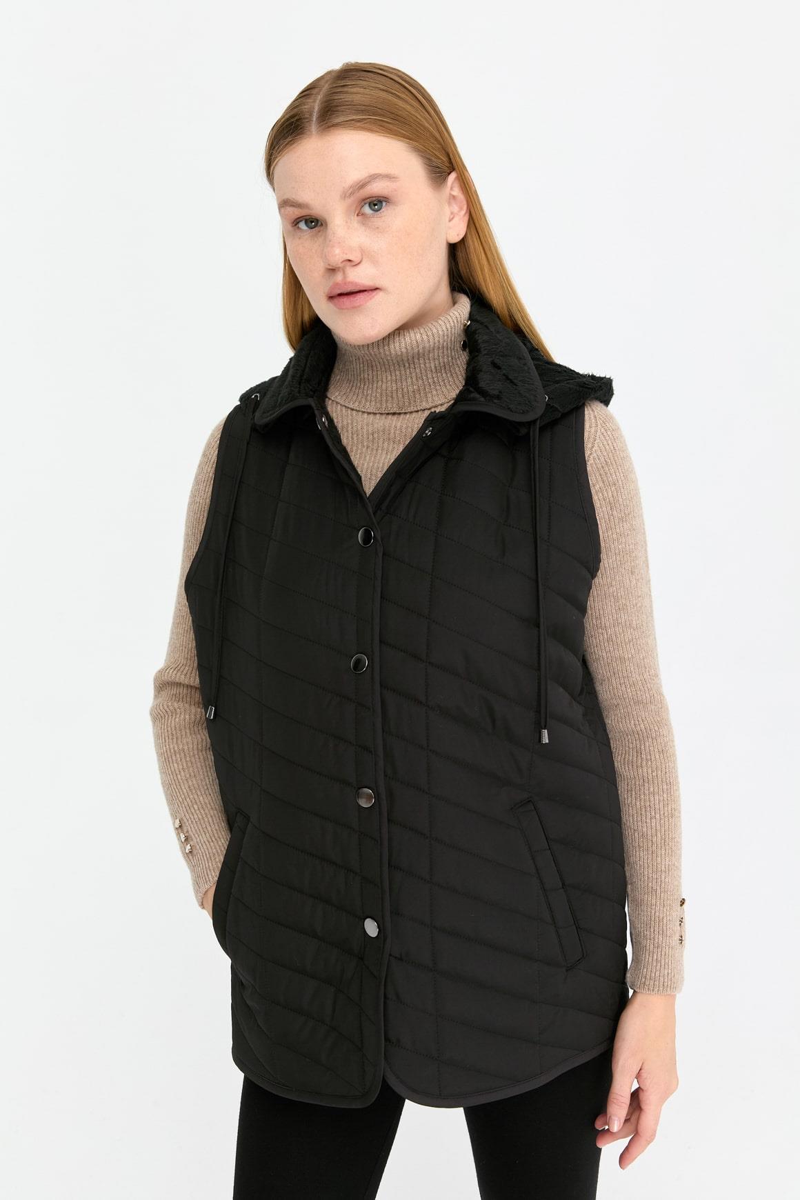 24422Kadın Kapüşonlu Yan Cepli Kapitone Yelek Siyah