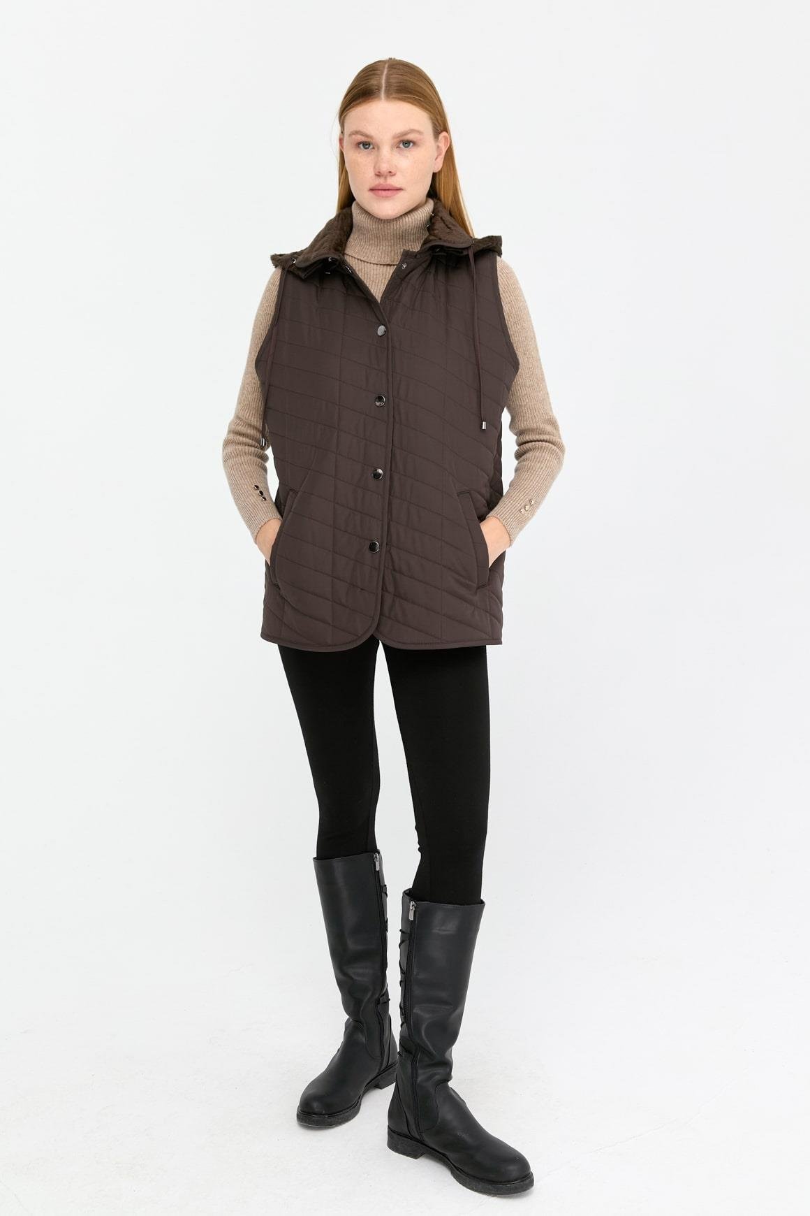 24422Kadın Kapüşonlu Yan Cepli Kapitone Yelek Kahve