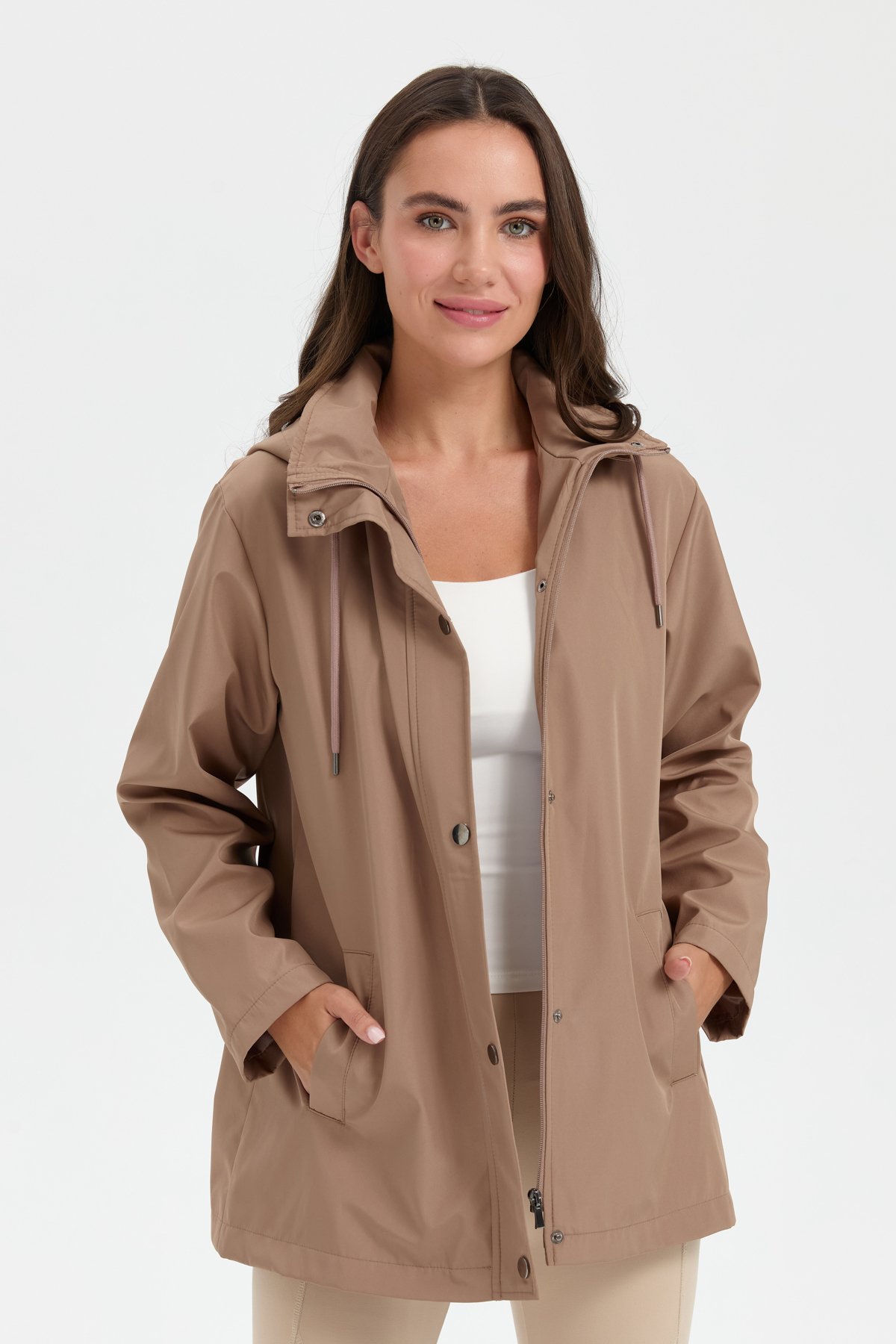 24417Kadın Kapüşonlu Yan Cepli Kısa Trençkot Vizon