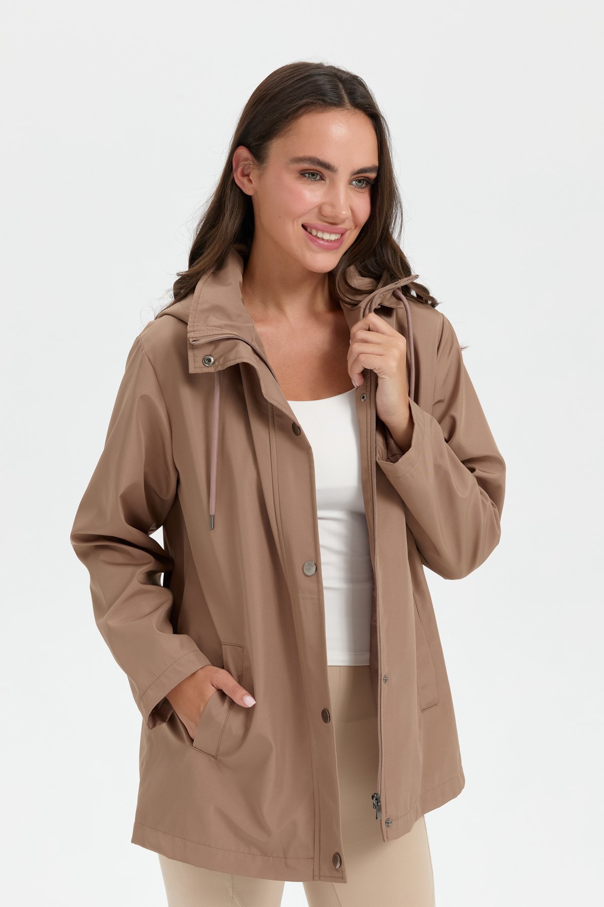 24417Kadın Kapüşonlu Yan Cepli Kısa Trençkot Vizon