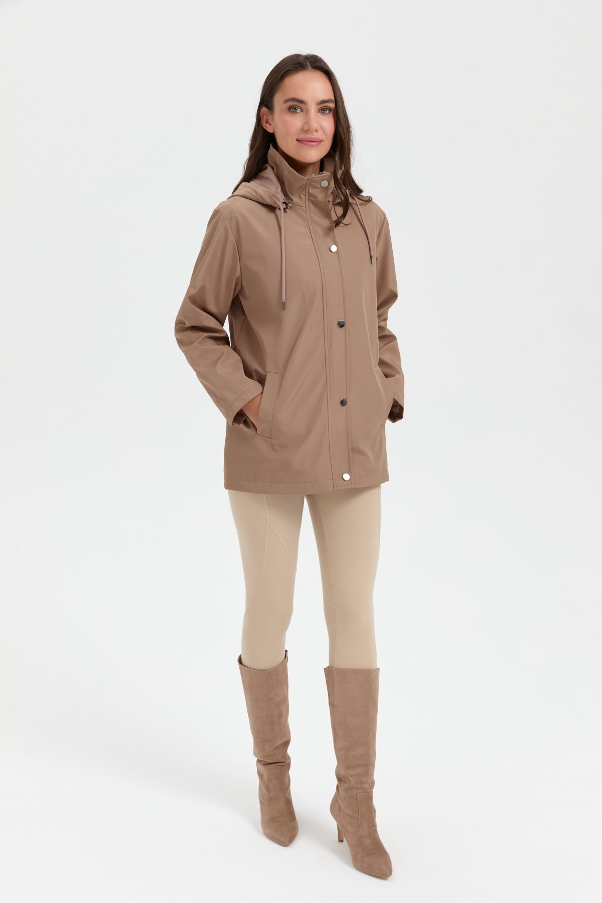 24417Kadın Kapüşonlu Yan Cepli Kısa Trençkot Vizon