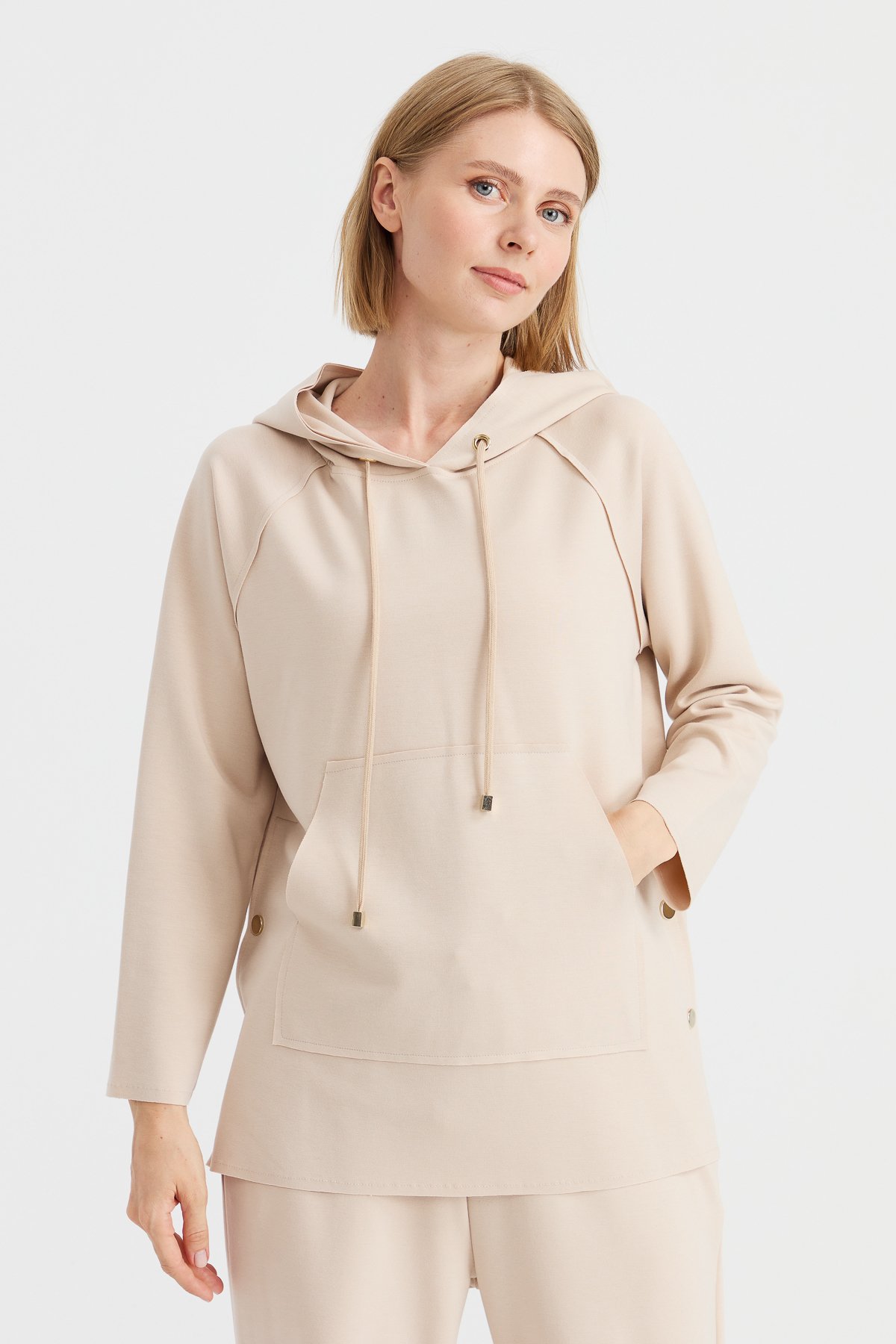 KMK23004Kadın Kapüşonlu Yanı Çıtçıtlı Cepli Sweat Bej