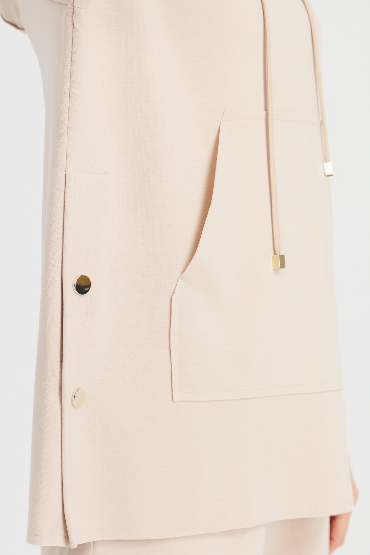 KMK23004Kadın Kapüşonlu Yanı Çıtçıtlı Cepli Sweat Bej