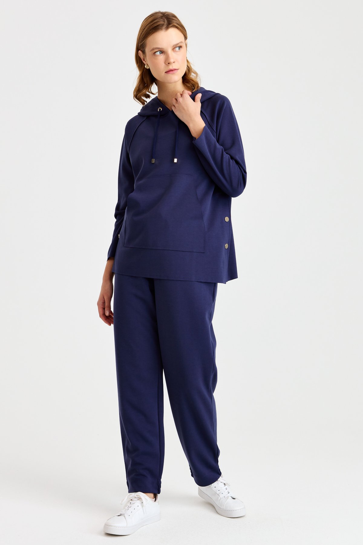 KMK23004Женский свитшот с капюшоном и боковыми карманами на кнопках