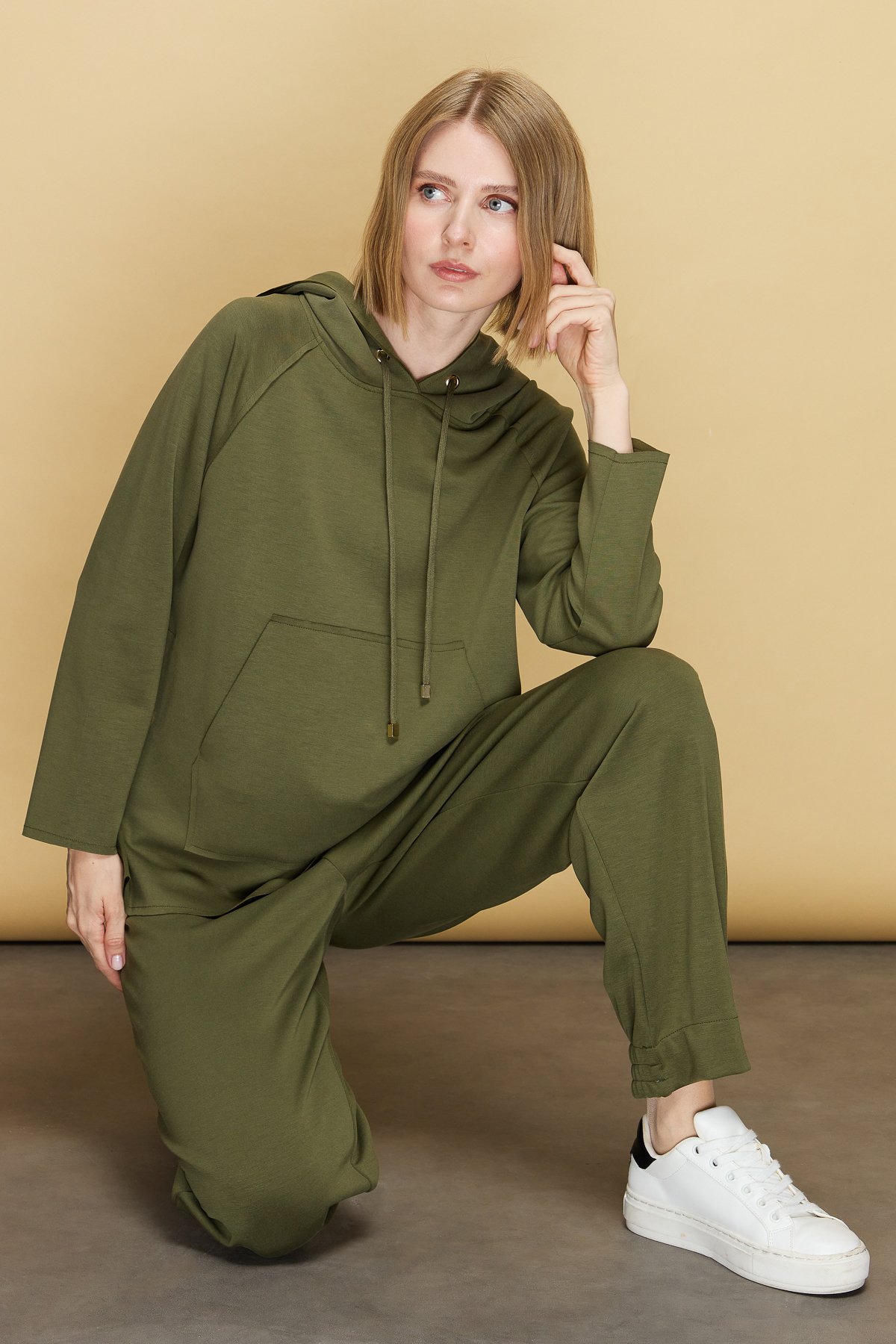 KMK23004Kadın Kapüşonlu Yanı Çıtçıtlı Cepli Sweat Haki