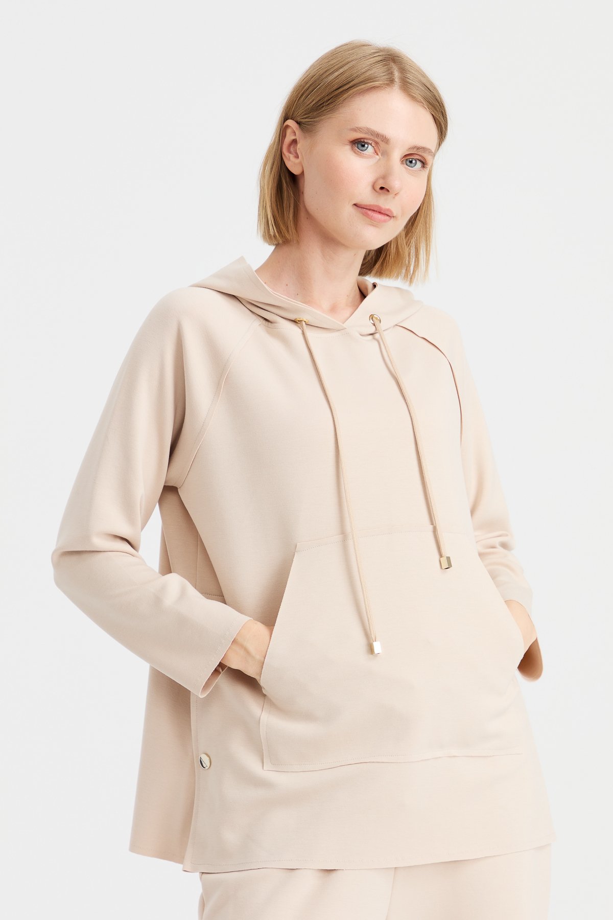 KMK23004Kadın Kapüşonlu Yanı Çıtçıtlı Cepli Sweat Bej