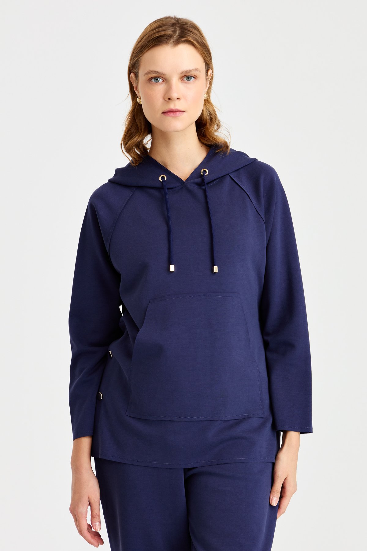 KMK23004Женский свитшот с капюшоном и боковыми карманами на кнопках