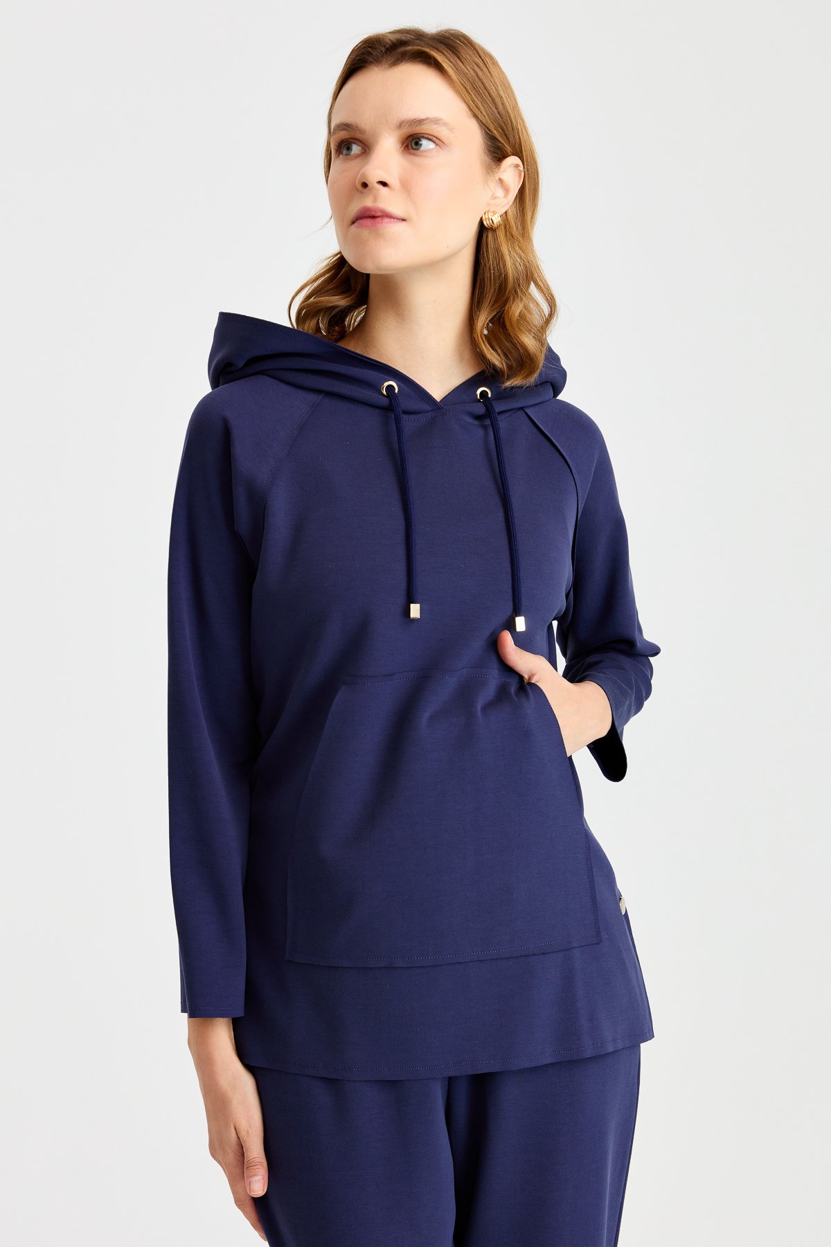 KMK23004Женский свитшот с капюшоном и боковыми карманами на кнопках