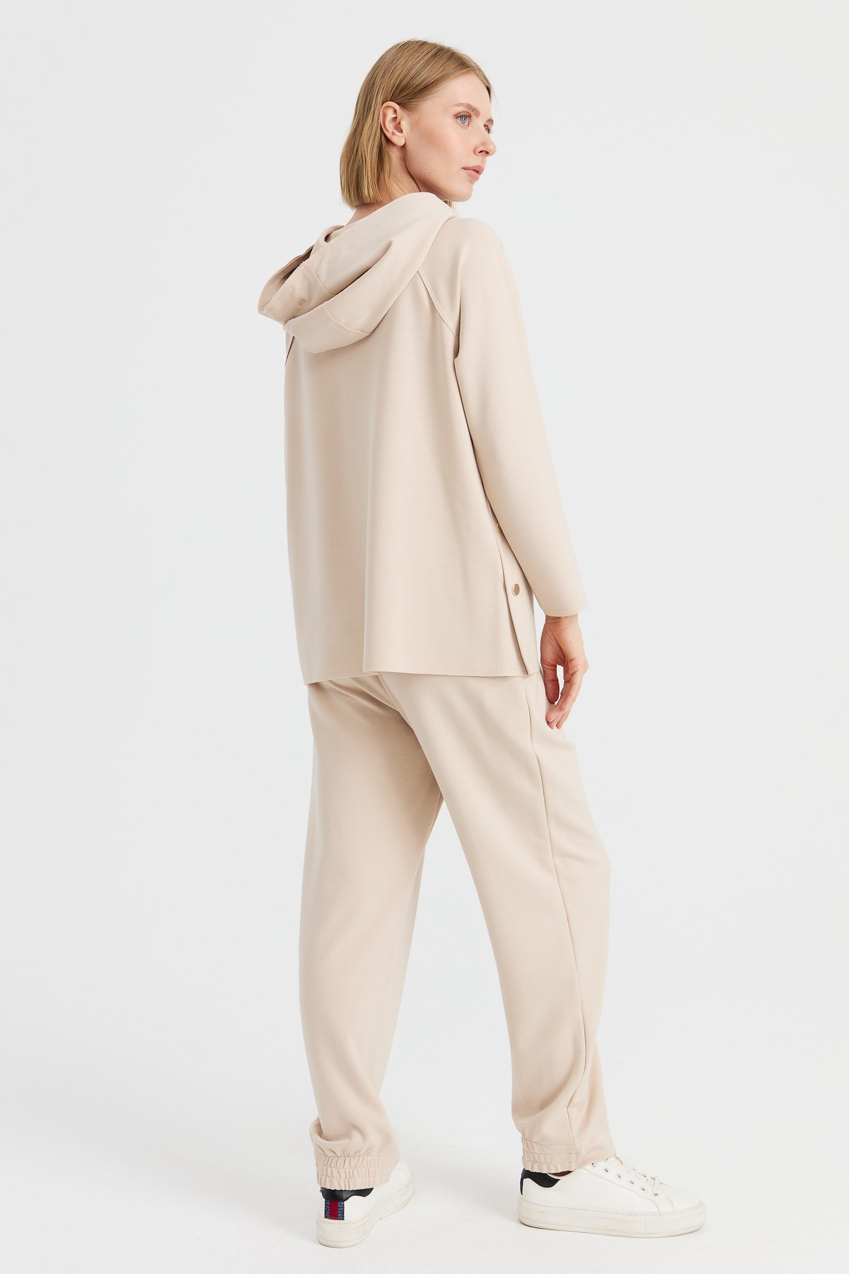 KMK23004Kadın Kapüşonlu Yanı Çıtçıtlı Cepli Sweat Bej