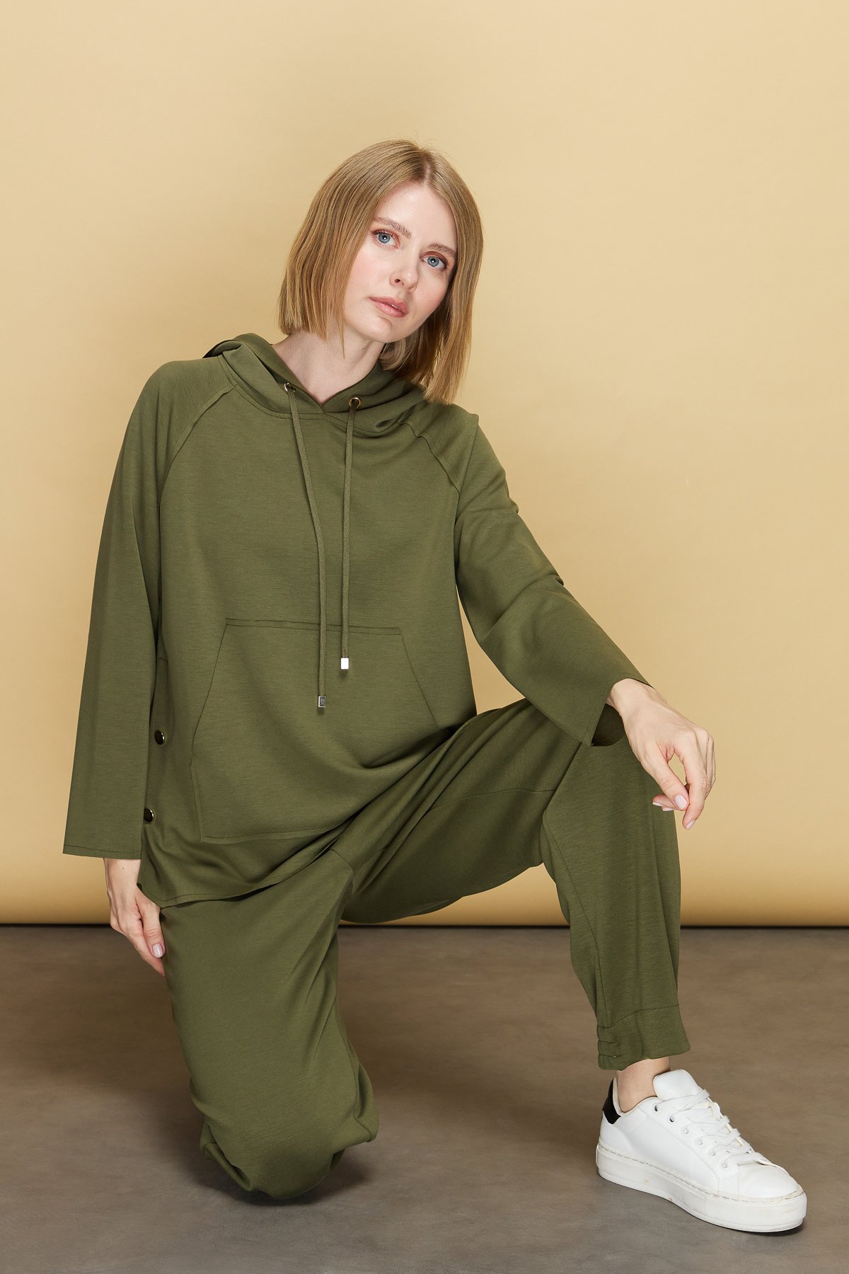 KMK23004Kadın Kapüşonlu Yanı Çıtçıtlı Cepli Sweat Haki