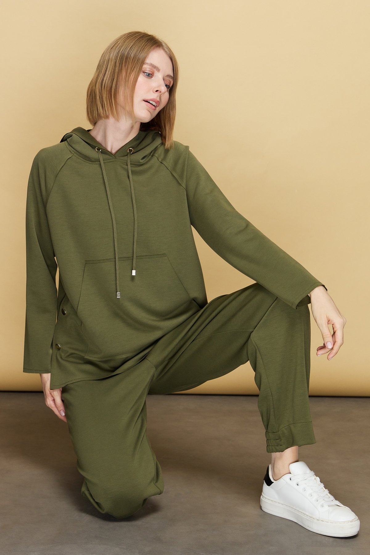 KMK23004Kadın Kapüşonlu Yanı Çıtçıtlı Cepli Sweat Haki