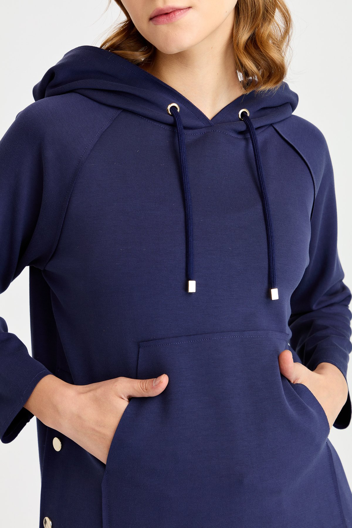 KMK23004Женский свитшот с капюшоном и боковыми карманами на кнопках