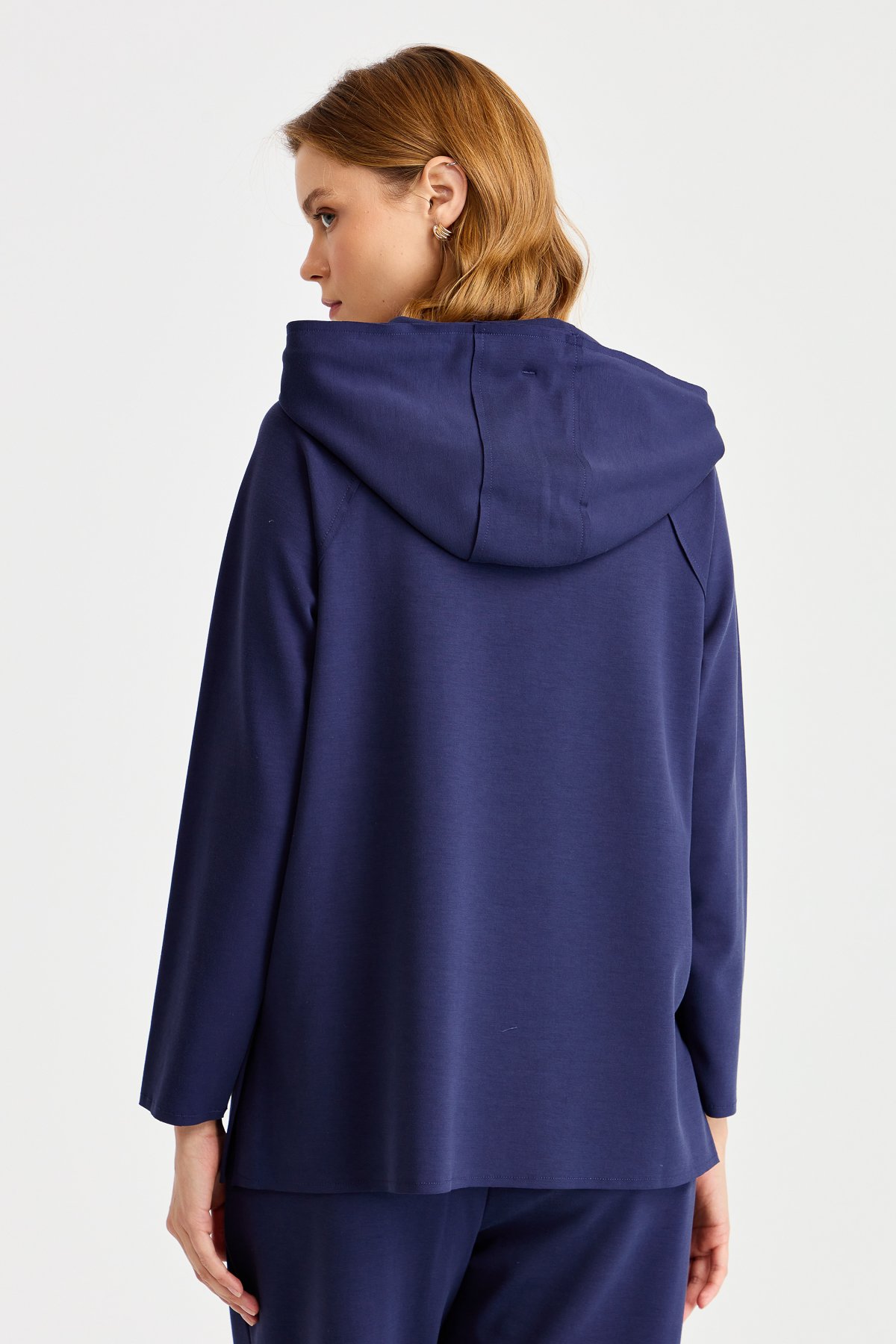 KMK23004Женский свитшот с капюшоном и боковыми карманами на кнопках