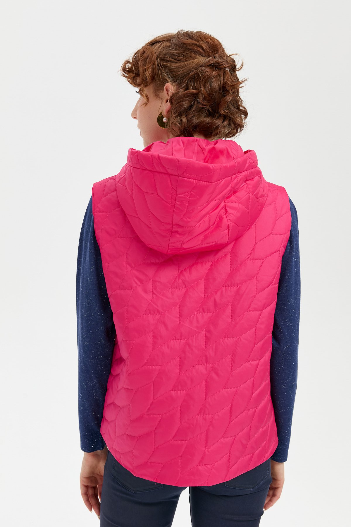 24415Kadın Kapüşonlu Yaprak Desenli Kısa Kapitone Yelek Fuşya