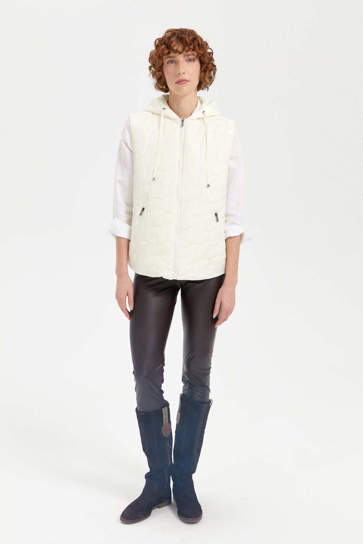 24415Kadın Kapüşonlu Yaprak Desenli Kısa Kapitone Yelek Taş