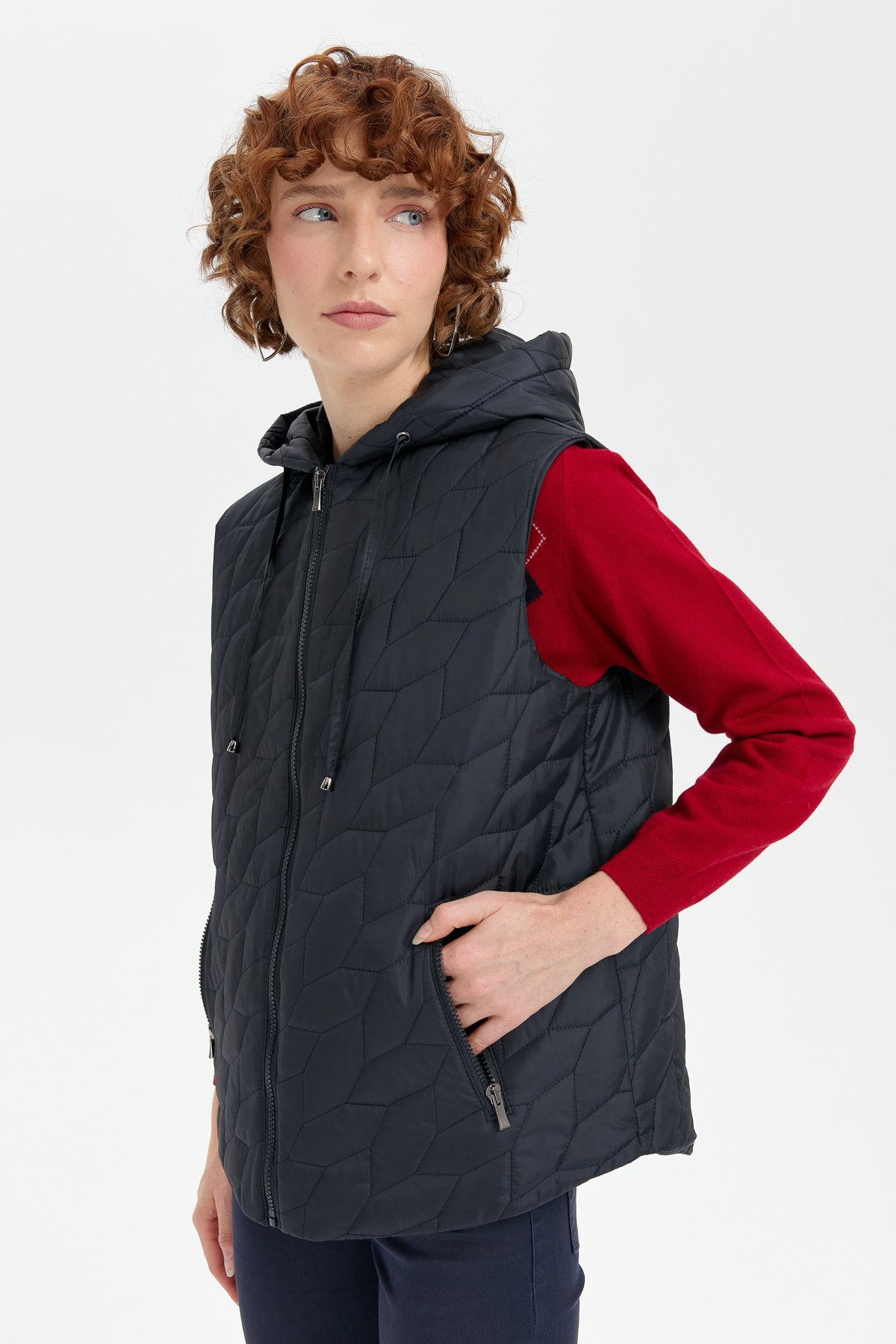 24415Kadın Kapüşonlu Yaprak Desenli Kısa Kapitone Yelek Lacivert