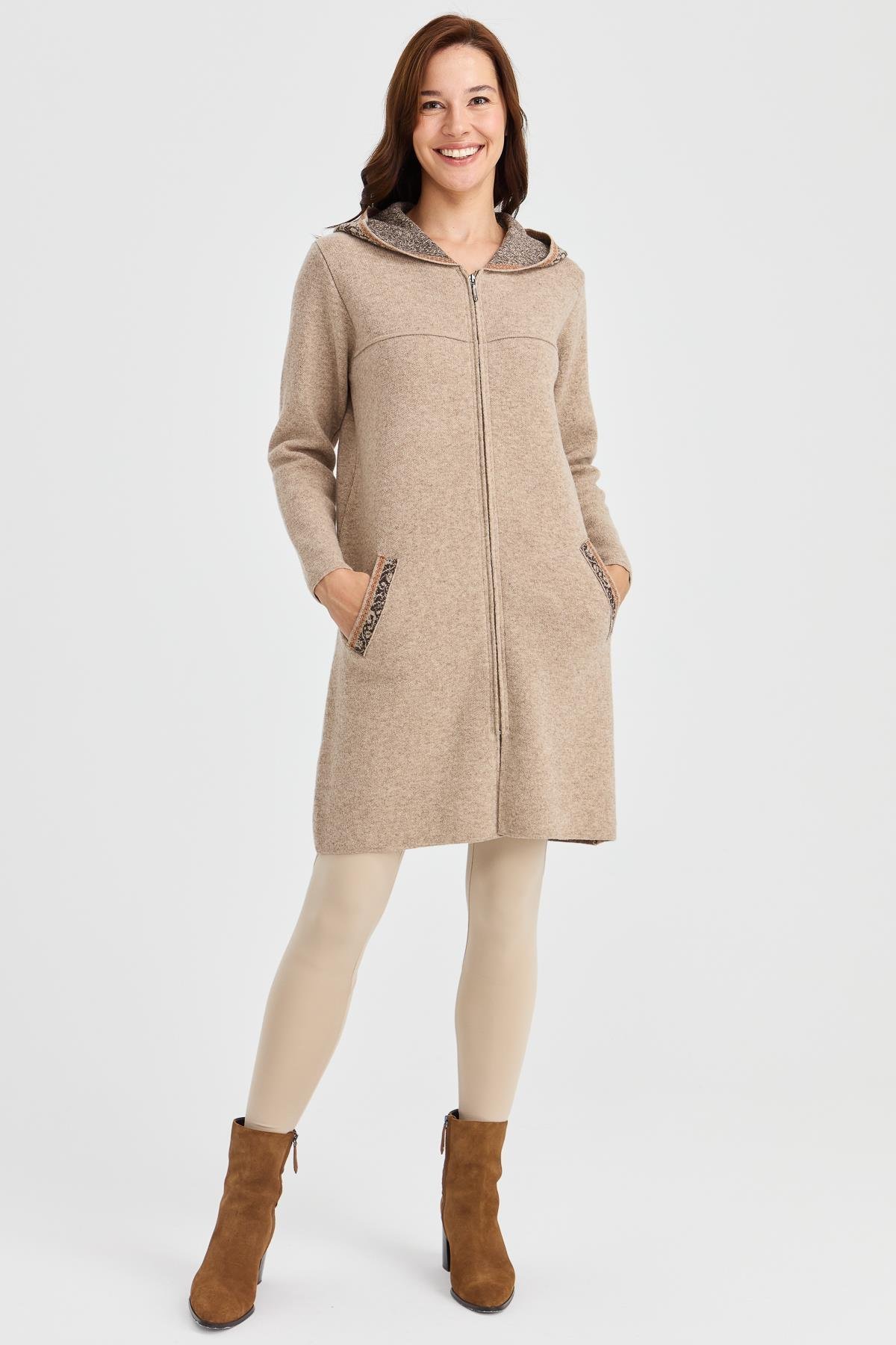 22156Kadın Kapüşonlu Yün Kaban K.Bej