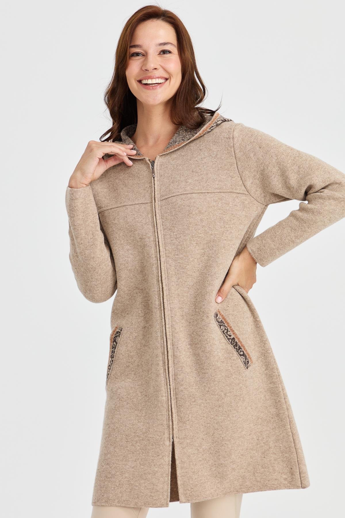 22156Kadın Kapüşonlu Yün Kaban K.Bej