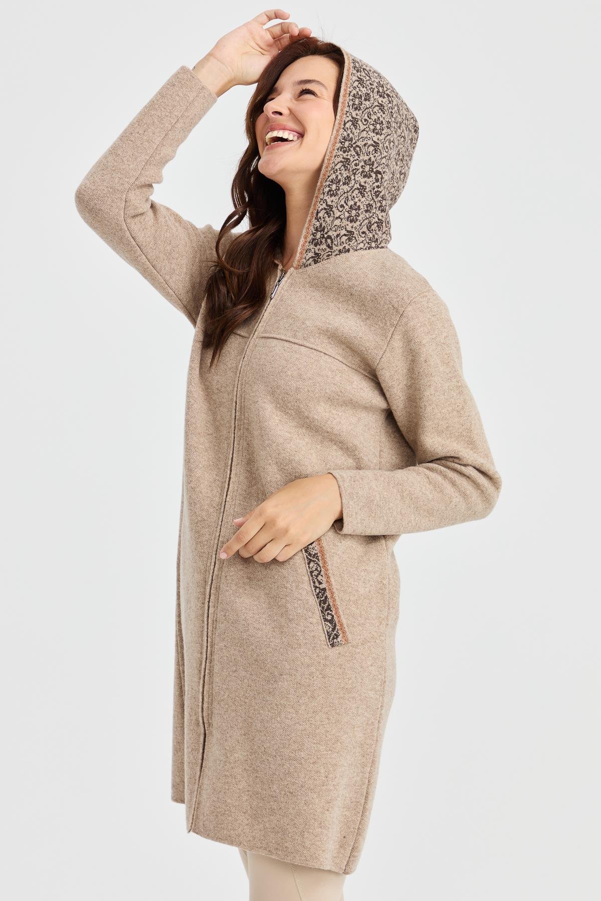 22156Kadın Kapüşonlu Yün Kaban K.Bej