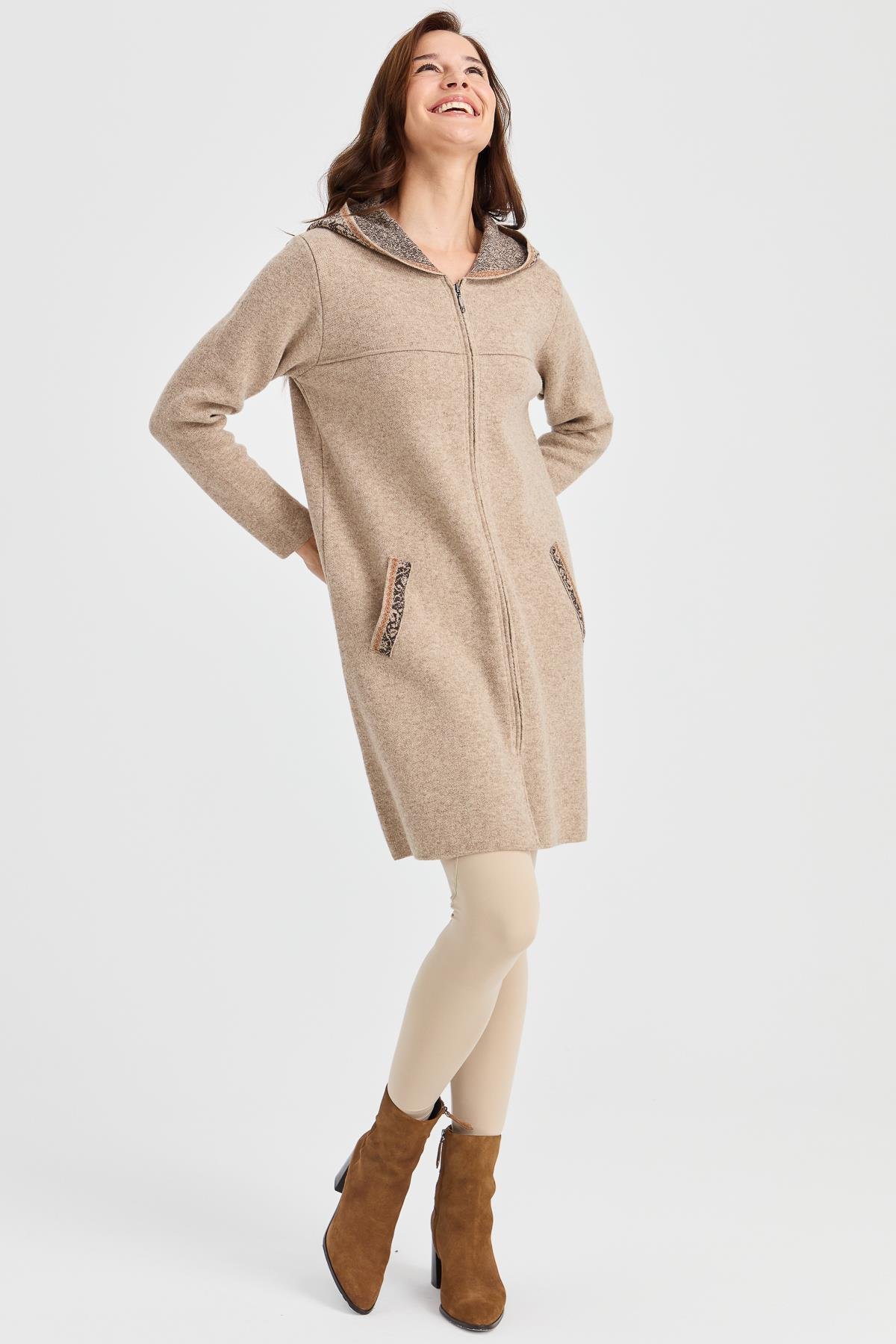 22156Kadın Kapüşonlu Yün Kaban K.Bej
