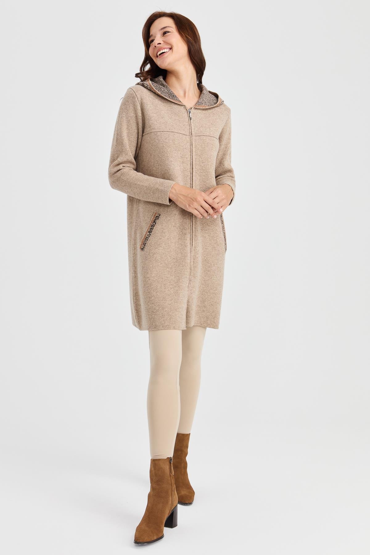 22156Kadın Kapüşonlu Yün Kaban K.Bej