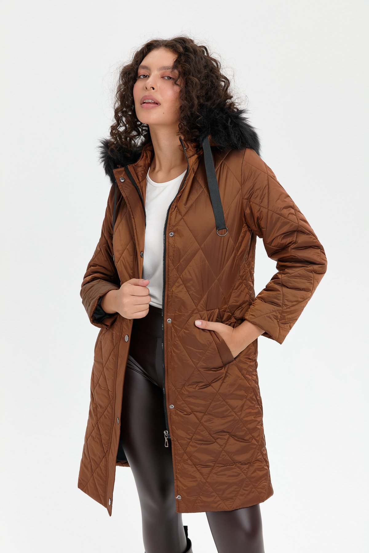 24410Kadın Kapüşonu Kürklü Baklava Desenli Kapitone Kaban Kahve