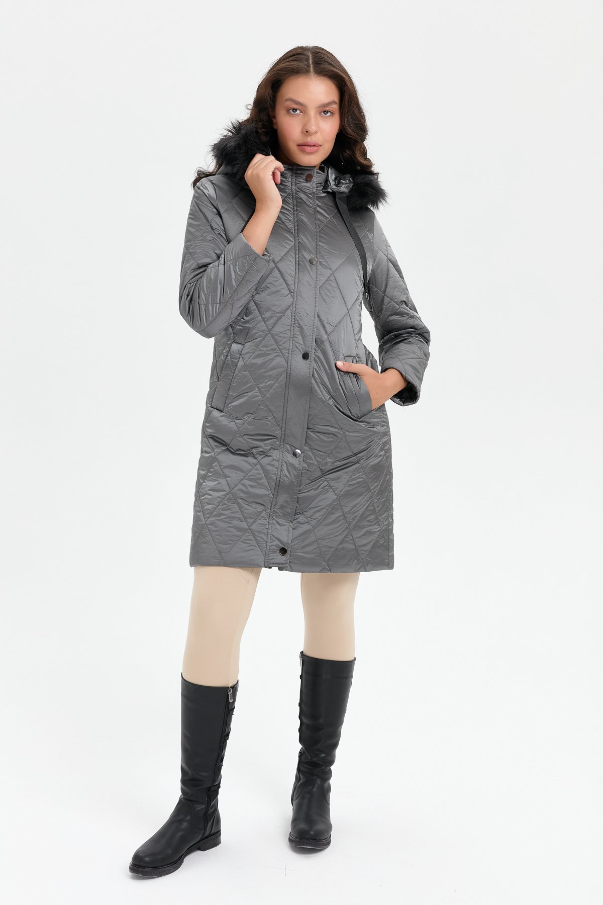 24410Kadın Kapüşonu Kürklü Baklava Desenli Kapitone Kaban Gri