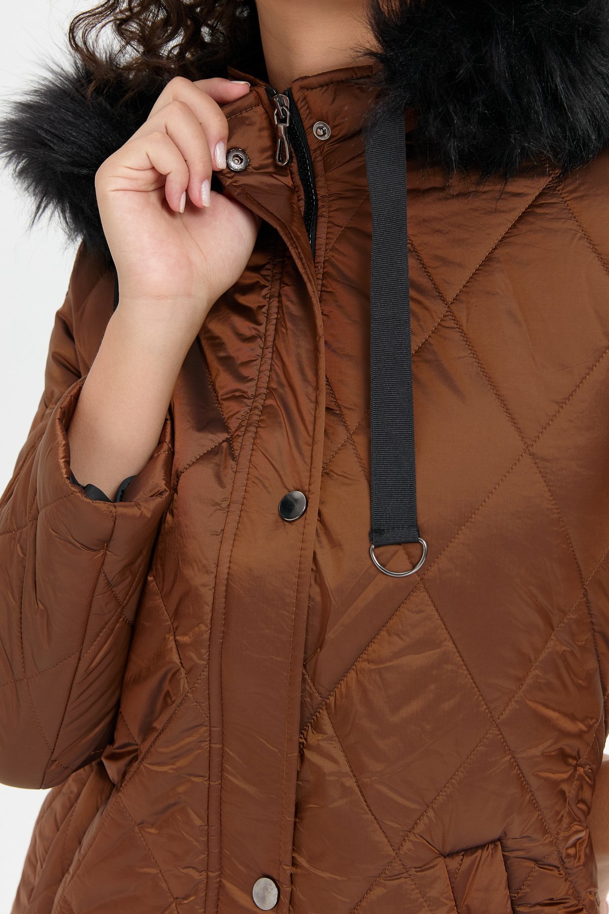 24410Kadın Kapüşonu Kürklü Baklava Desenli Kapitone Kaban Kahve