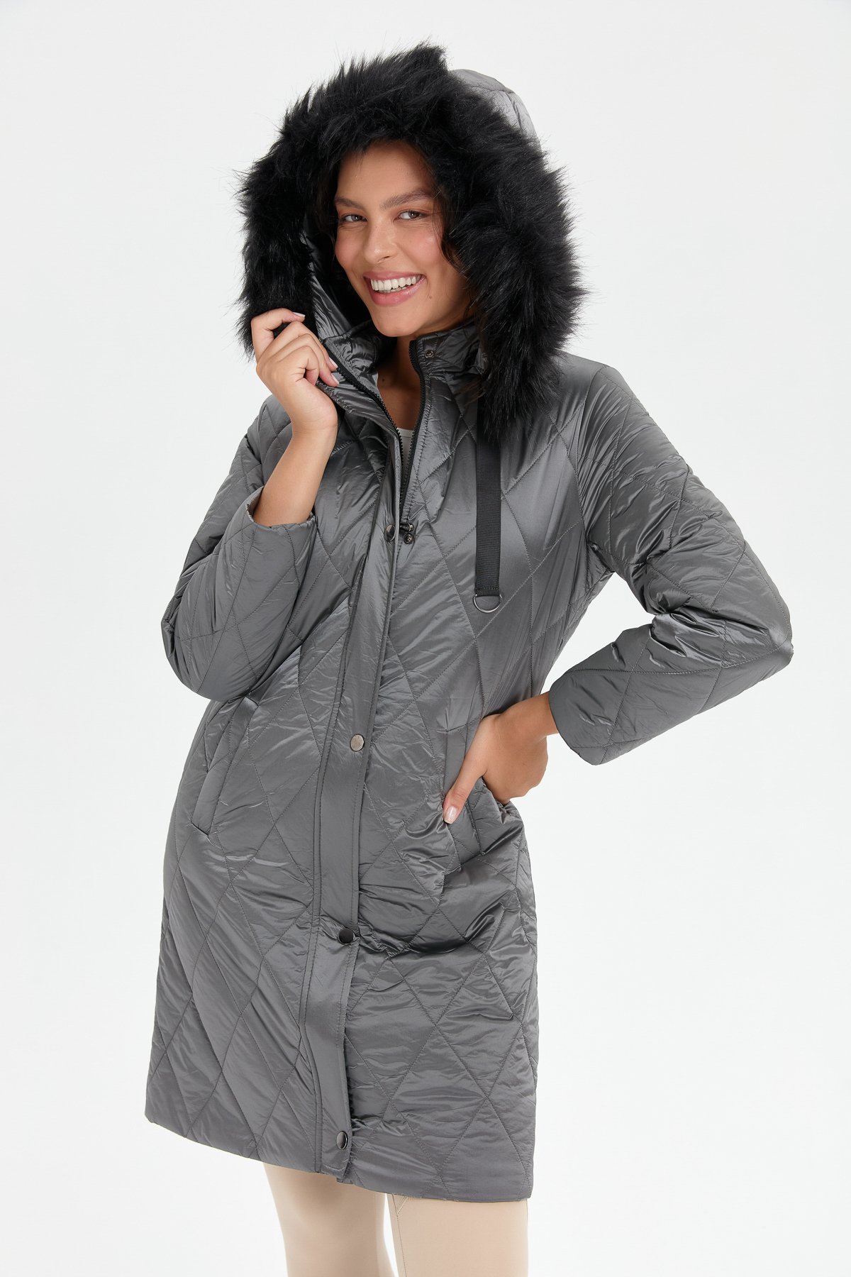 24410Kadın Kapüşonu Kürklü Baklava Desenli Kapitone Kaban Gri