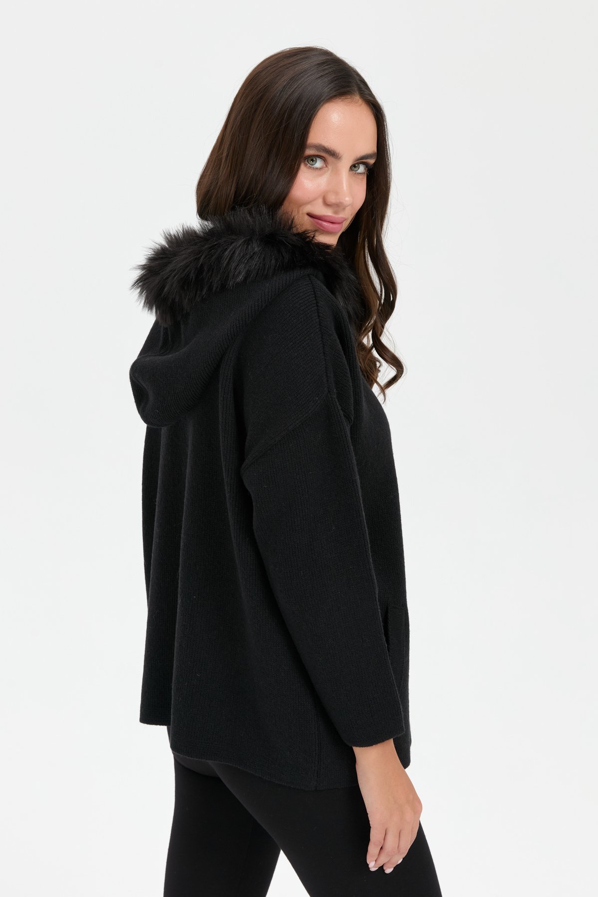 24082Kadın Kapüşonu Kürklü Fermuarlı Yün Panço Siyah