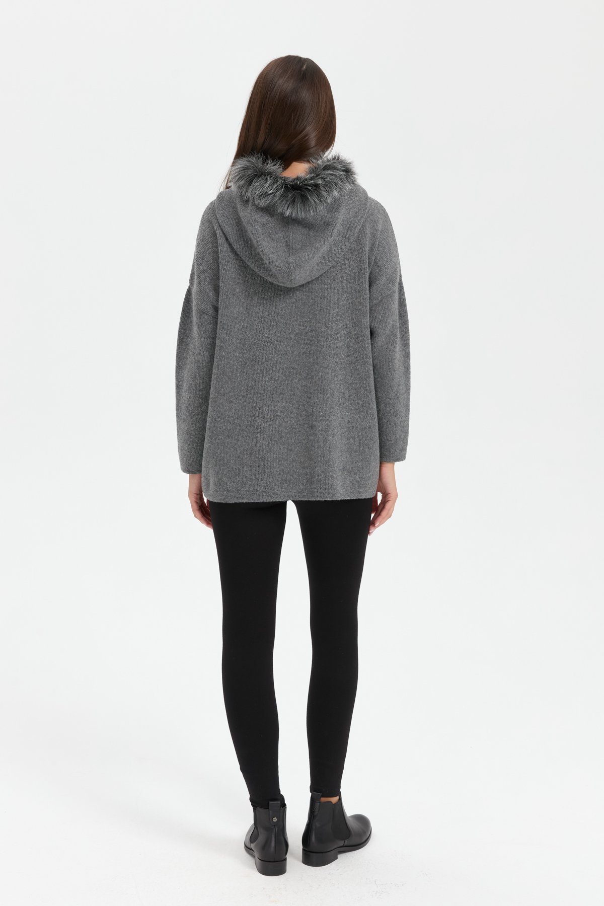 24082Kadın Kapüşonu Kürklü Fermuarlı Yün Panço Füme