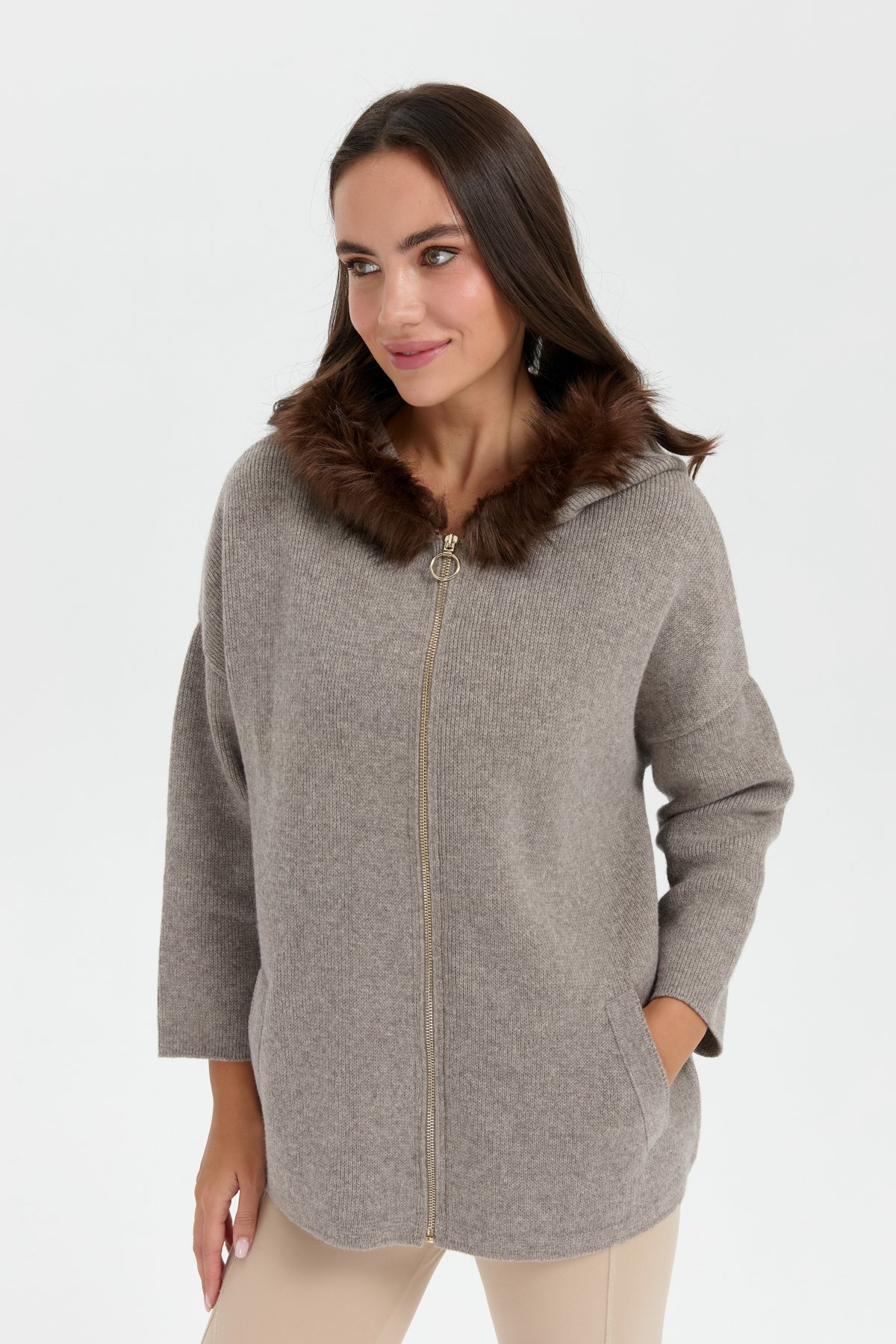 24082Kadın Kapüşonu Kürklü Fermuarlı Yün Panço Vizon