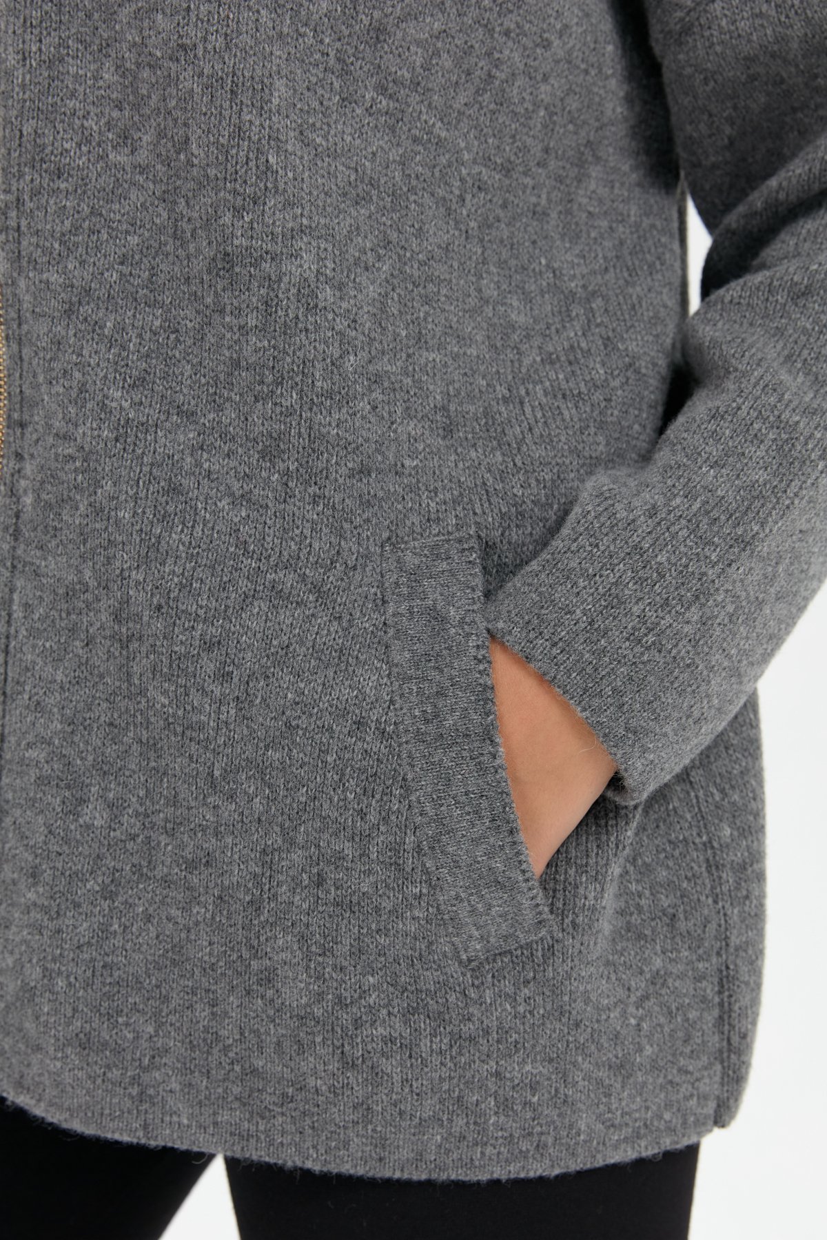 24082Kadın Kapüşonu Kürklü Fermuarlı Yün Panço Füme