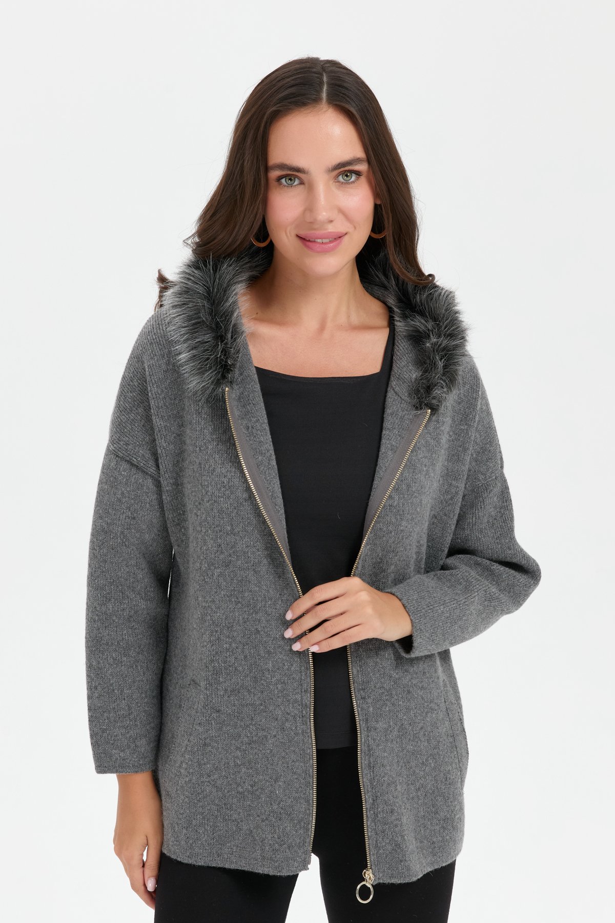 24082Kadın Kapüşonu Kürklü Fermuarlı Yün Panço Füme