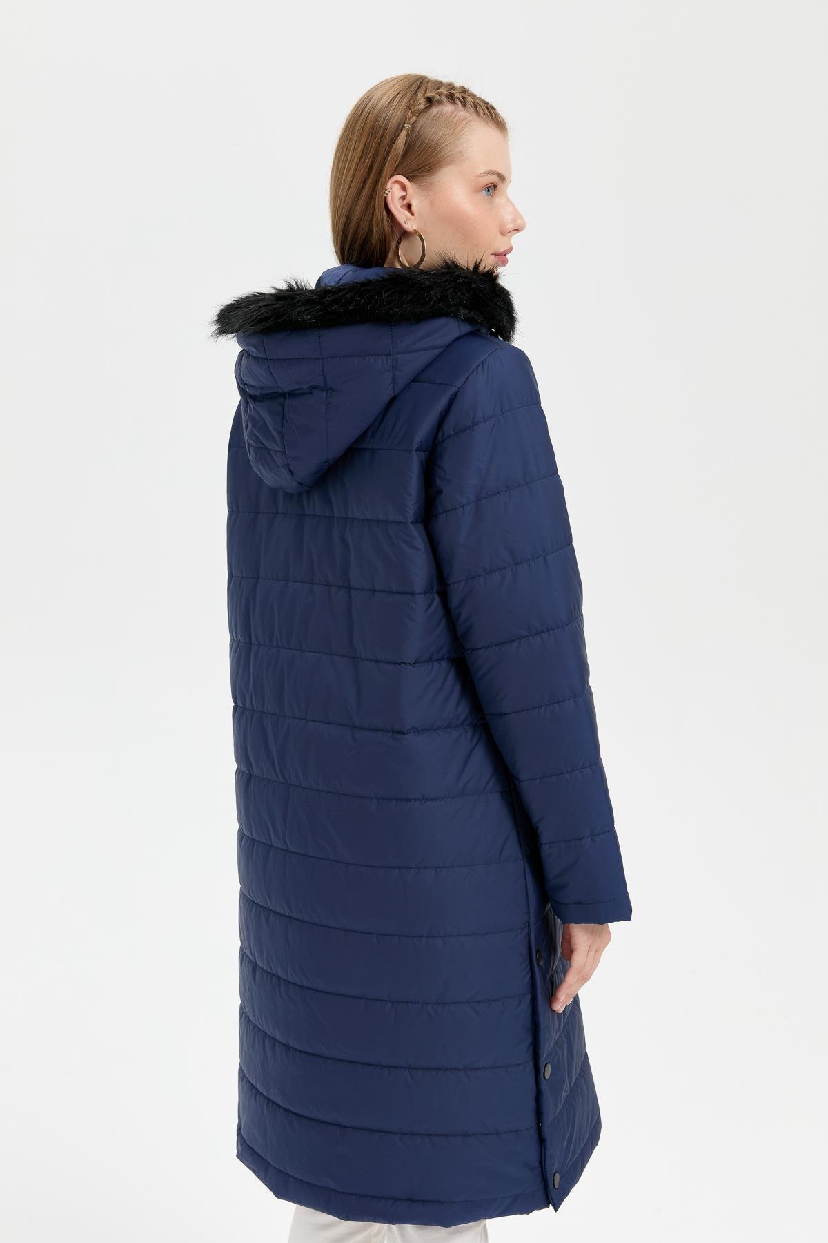 23404Kadın Kapüşonu Kürklü Uzun Kapitone Kaban Lacivert