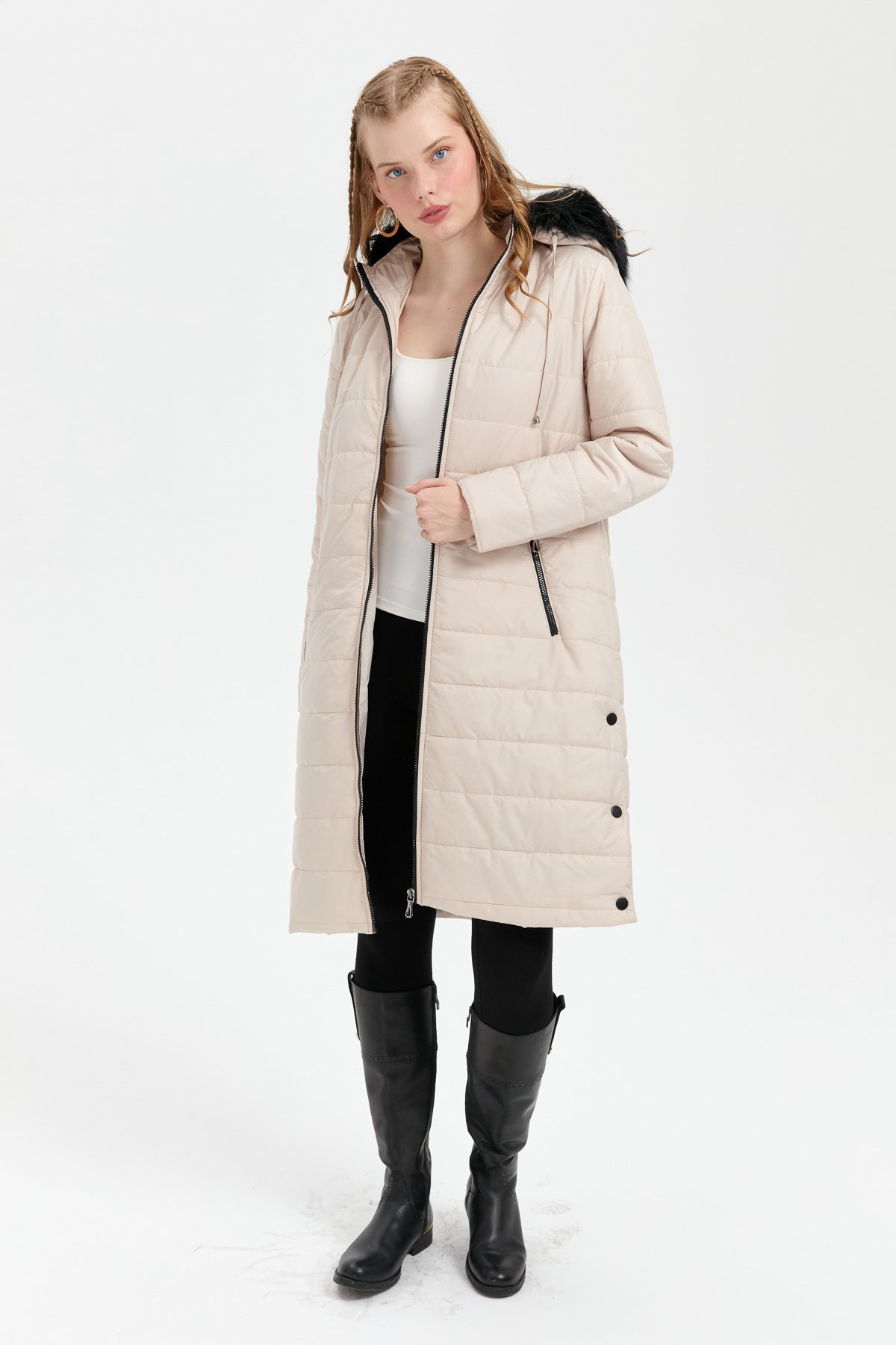23404Kadın Kapüşonu Kürklü Uzun Kapitone Kaban Bej