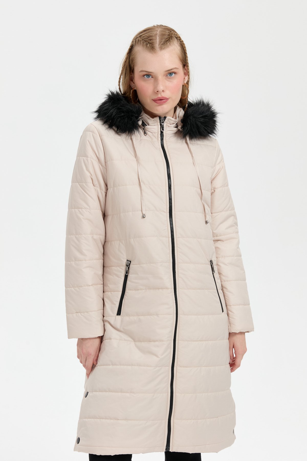 23404Kadın Kapüşonu Kürklü Uzun Kapitone Kaban Bej