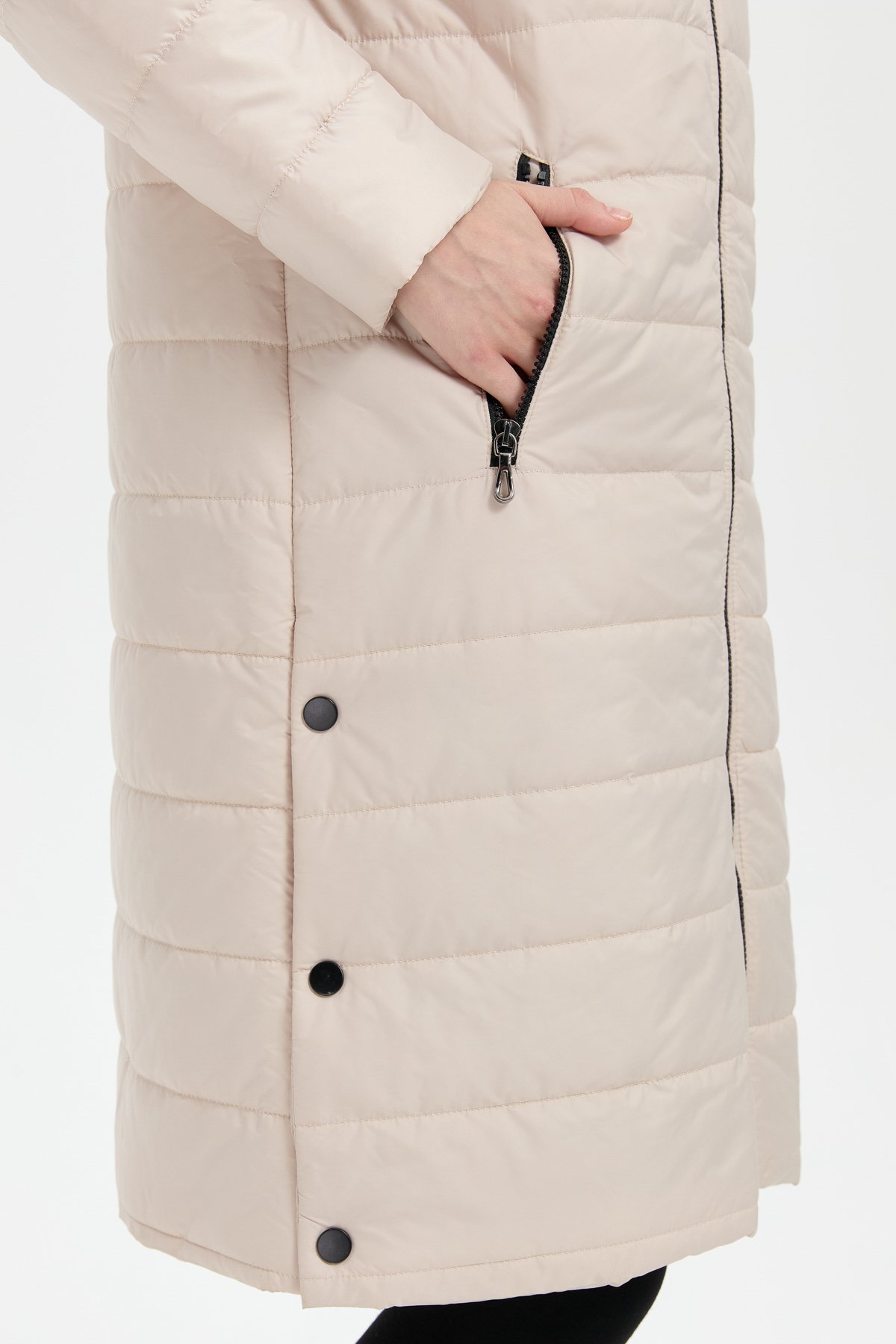 23404Kadın Kapüşonu Kürklü Uzun Kapitone Kaban Bej