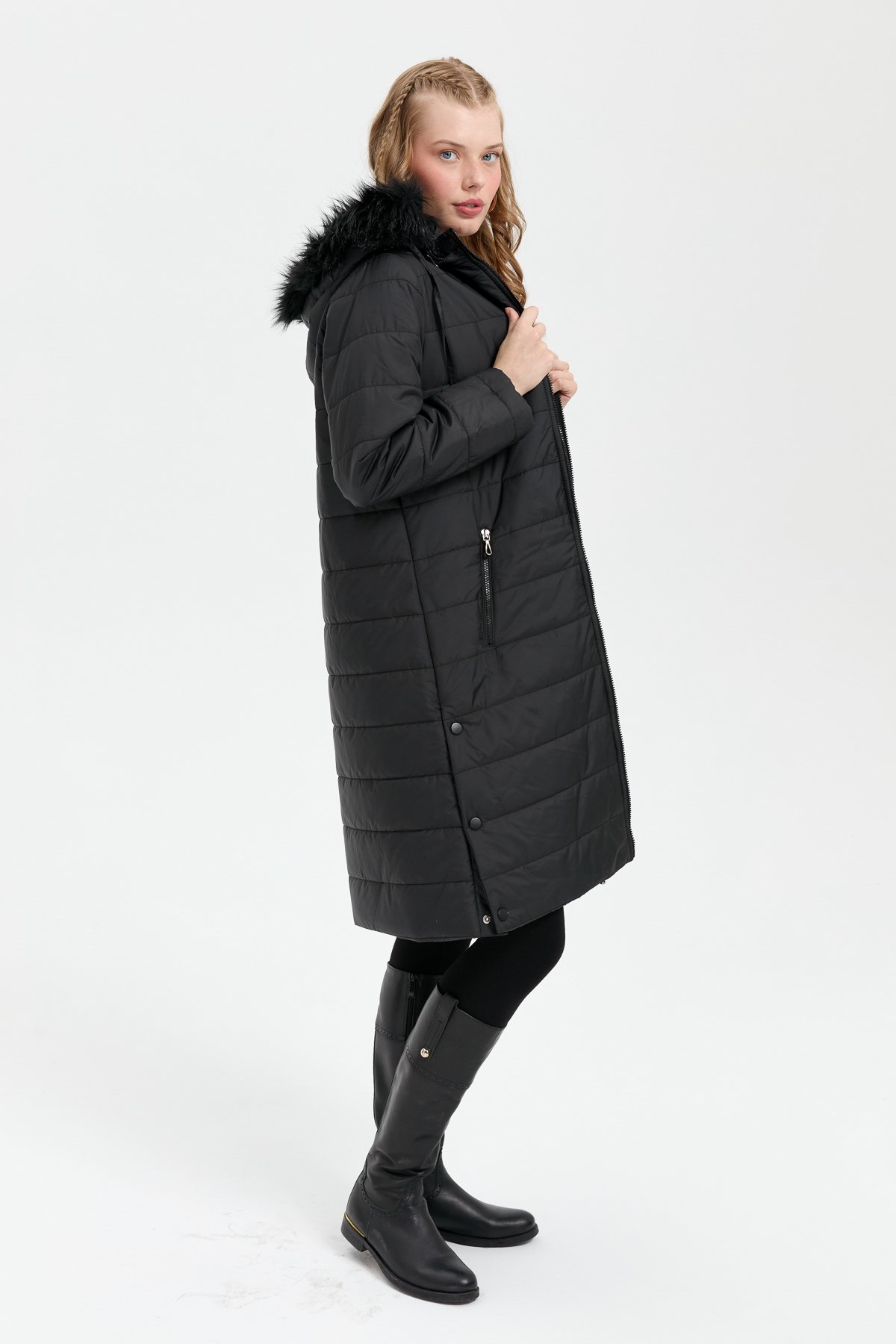 23404Kadın Kapüşonu Kürklü Uzun Kapitone Kaban Siyah