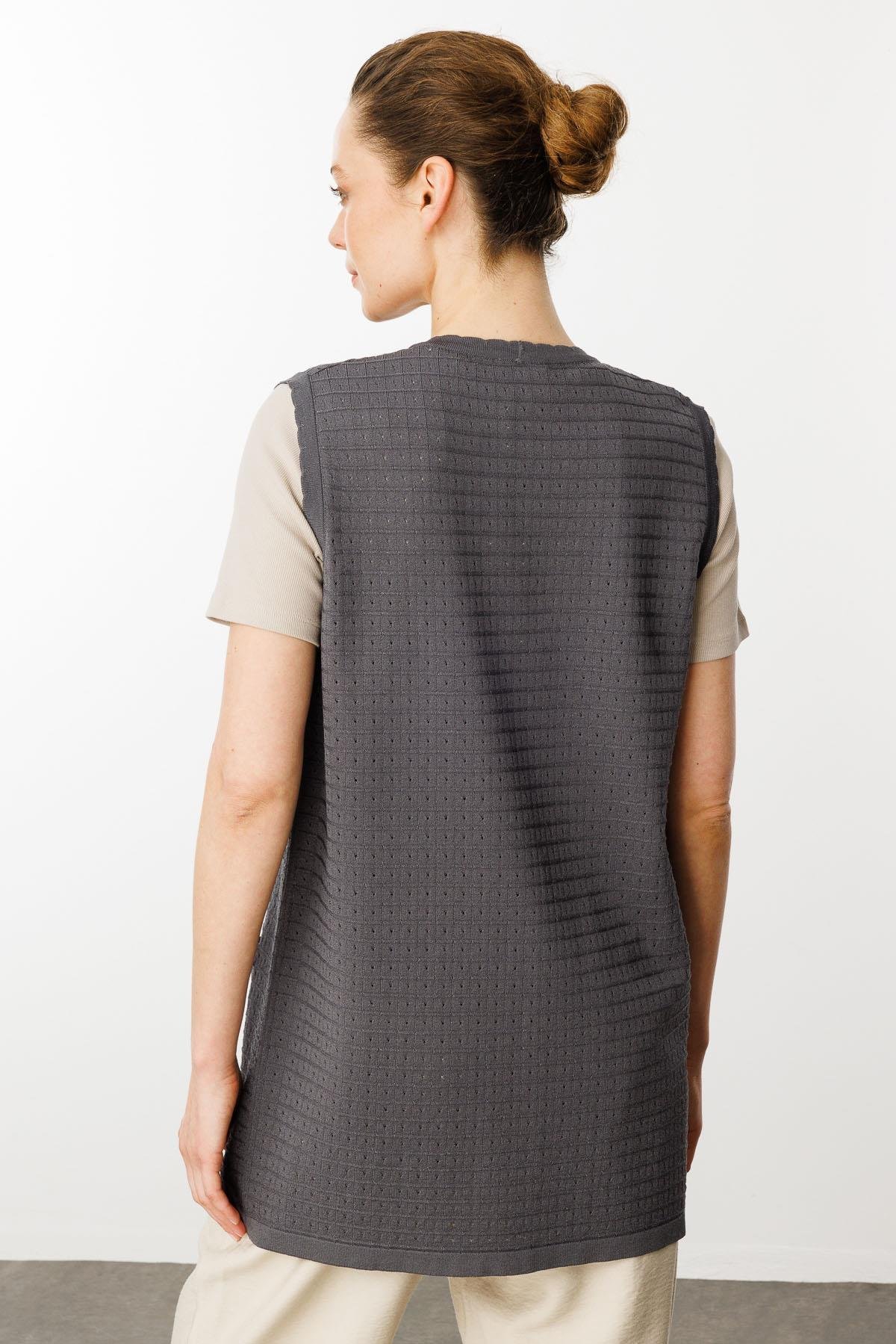 25354Kadın Kare Örgülü Uzun Triko Yelek Antrasit