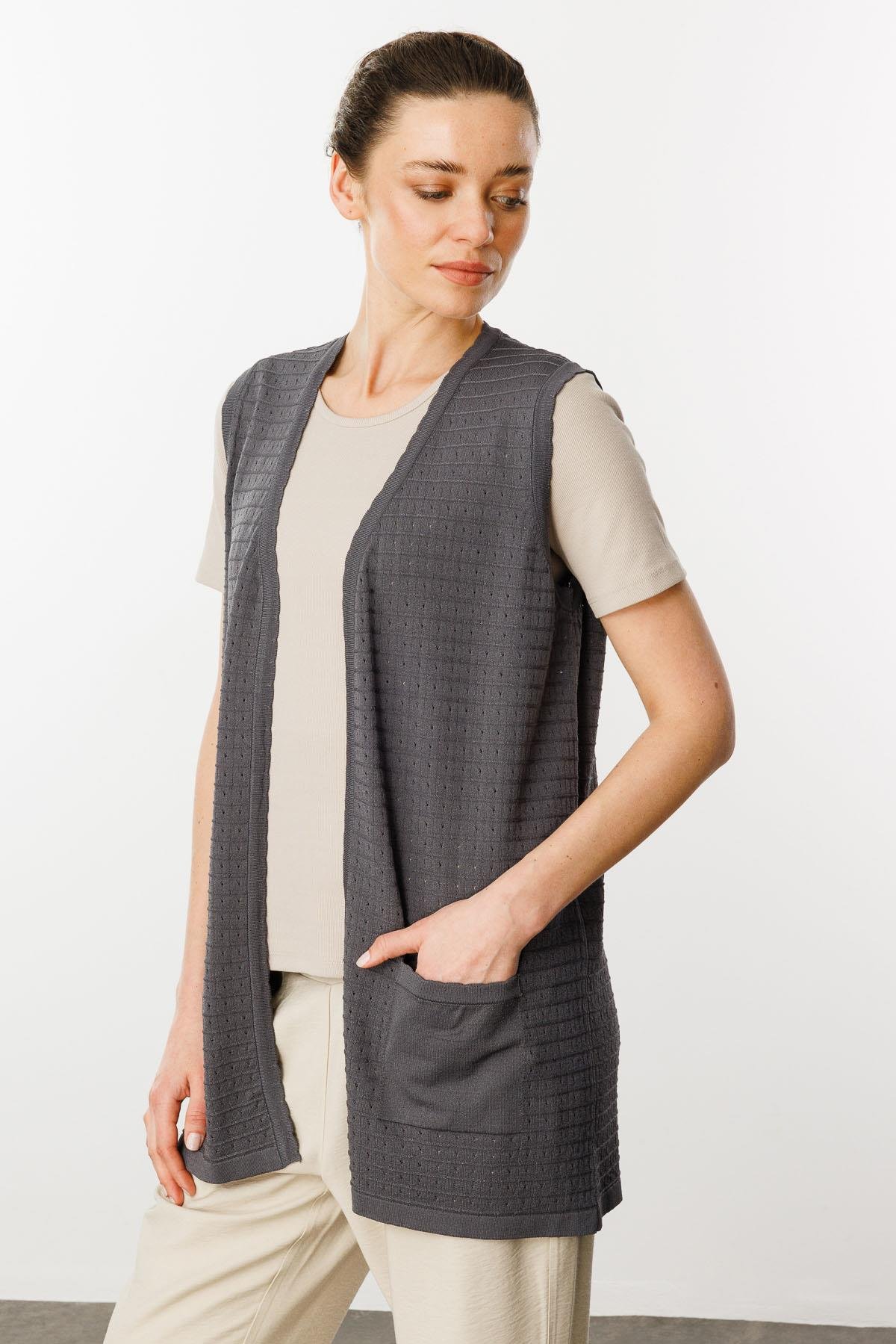 25354Kadın Kare Örgülü Uzun Triko Yelek Antrasit