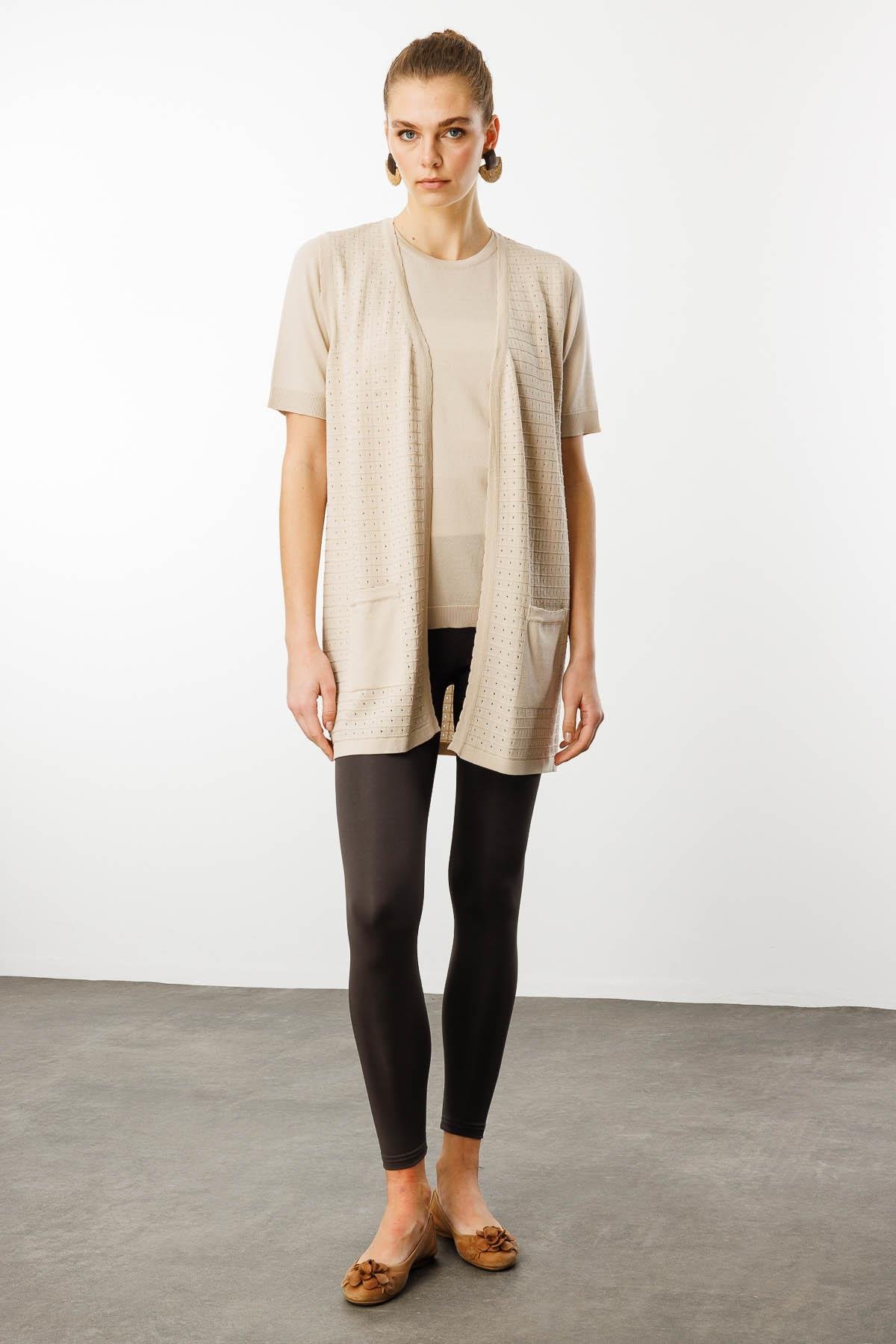 25354Kadın Kare Örgülü Uzun Triko Yelek Bej