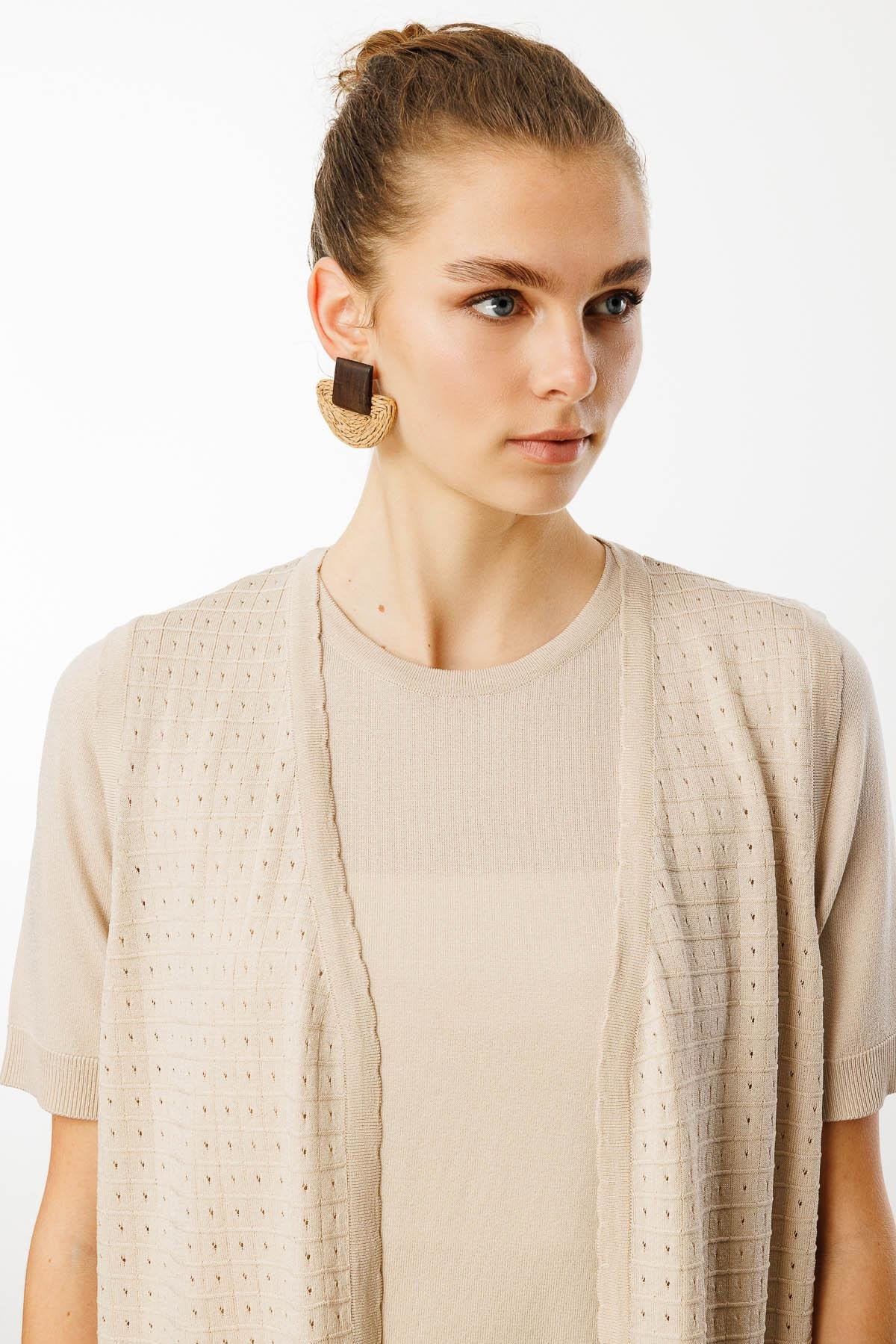 25354Kadın Kare Örgülü Uzun Triko Yelek Bej