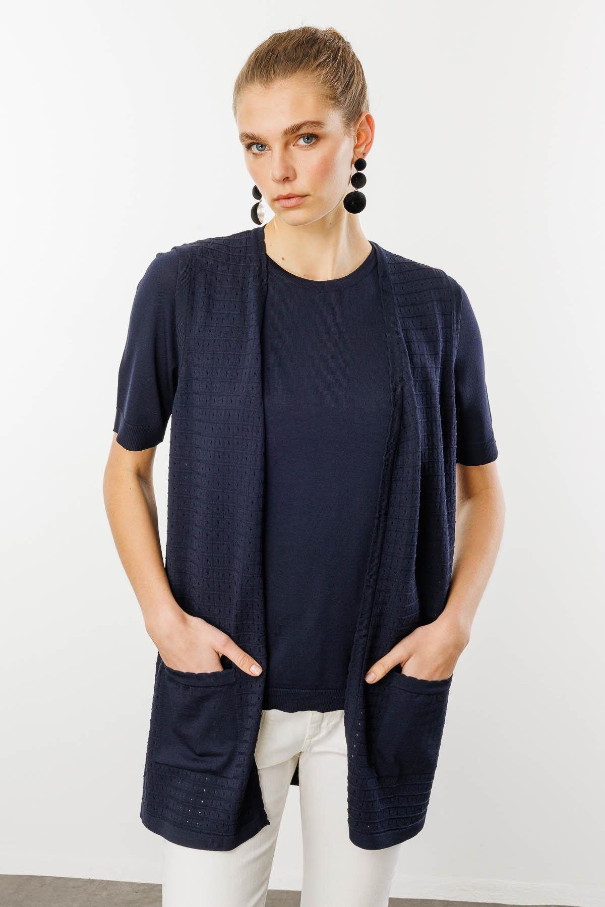 25354Kadın Kare Örgülü Uzun Triko Yelek Lacivert