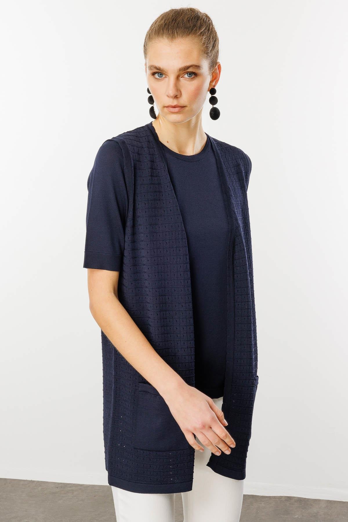 25354Kadın Kare Örgülü Uzun Triko Yelek Lacivert