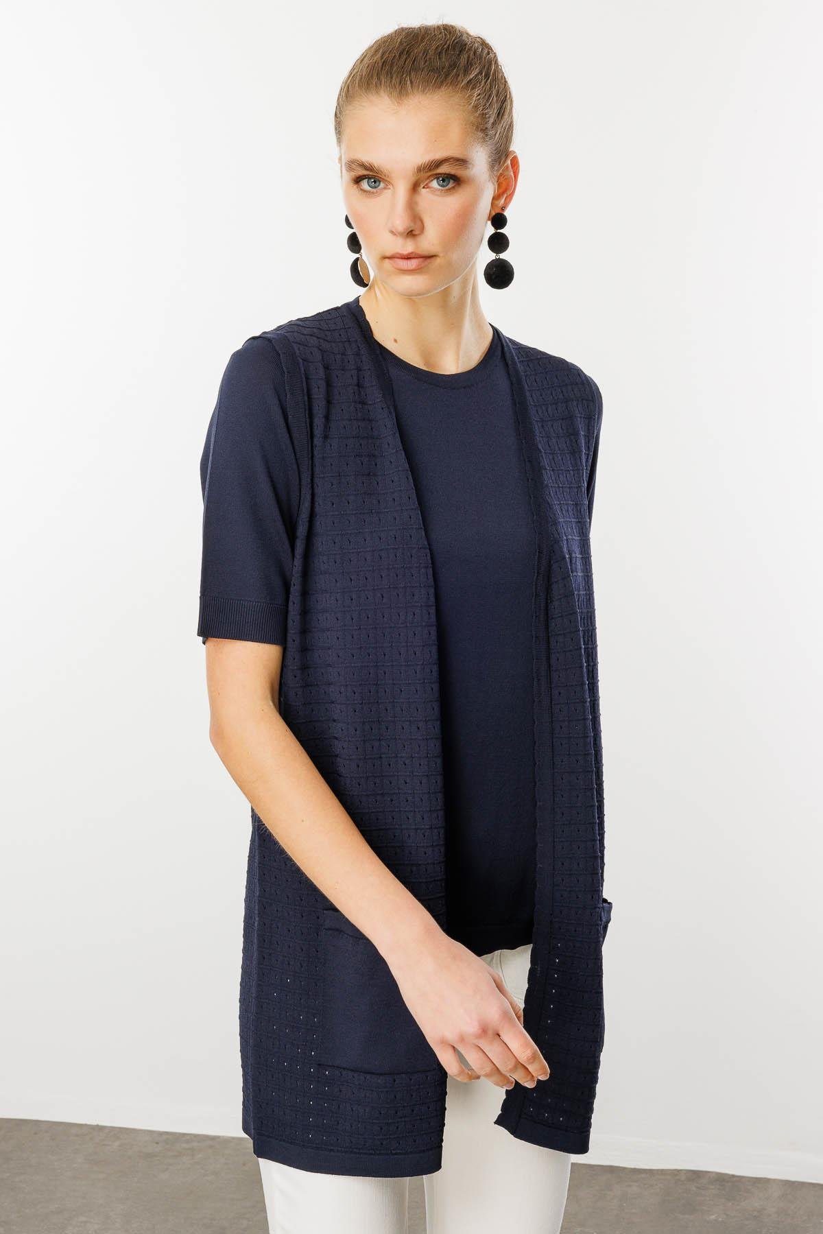 25354Kadın Kare Örgülü Uzun Triko Yelek Lacivert